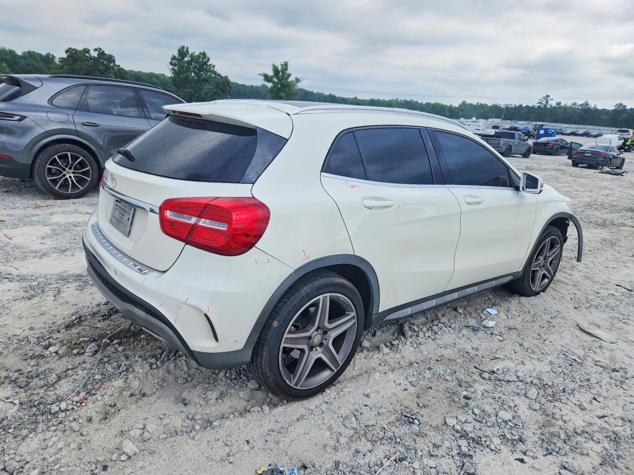 2015 Mercedes-benz Gla 250 White vin: WDCTG4EB3FJ127123