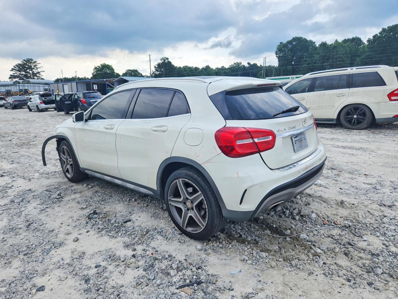 2015 Mercedes-benz Gla 250 White vin: WDCTG4EB3FJ127123