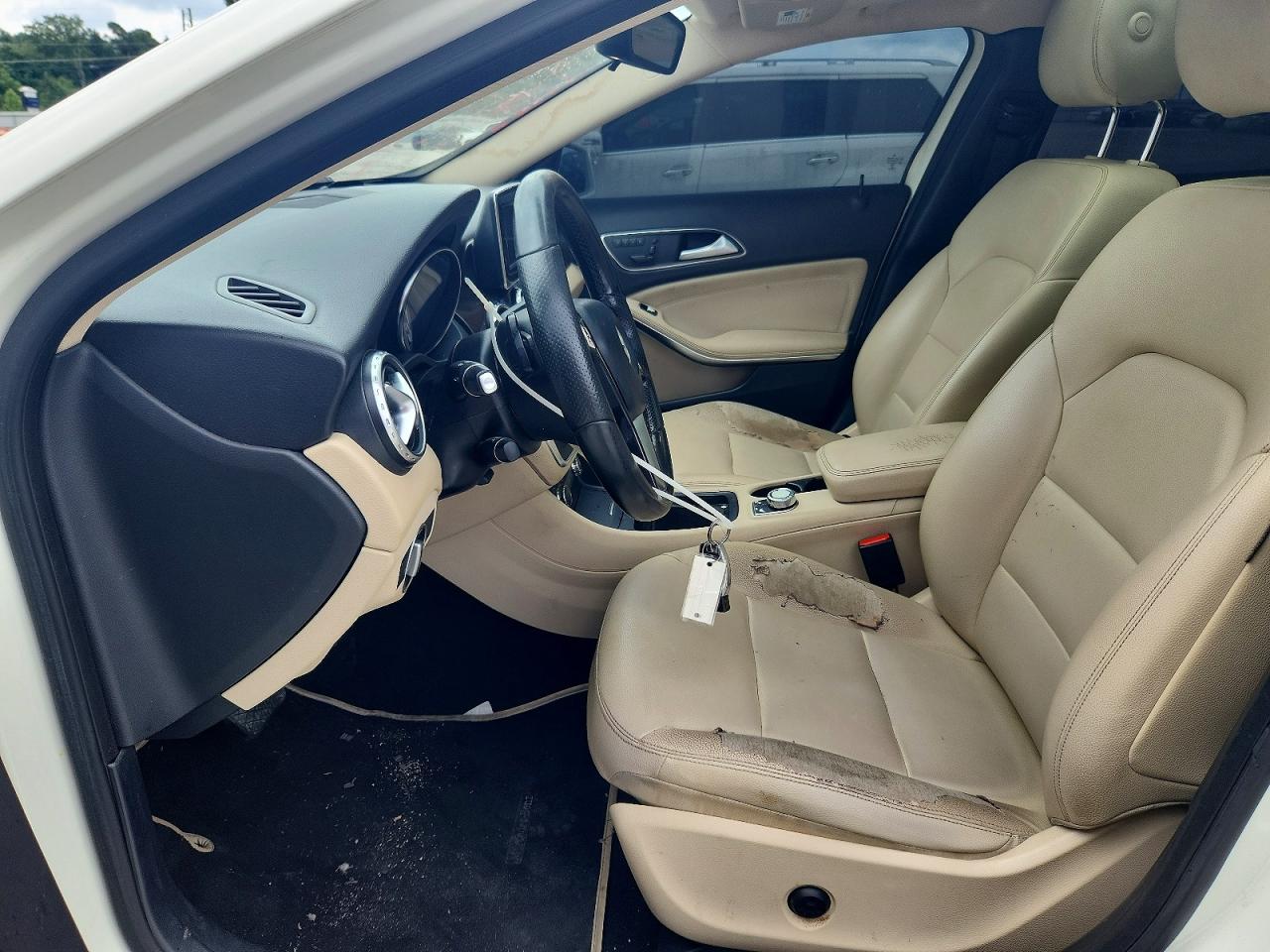 2015 Mercedes-benz Gla 250 White vin: WDCTG4EB3FJ127123
