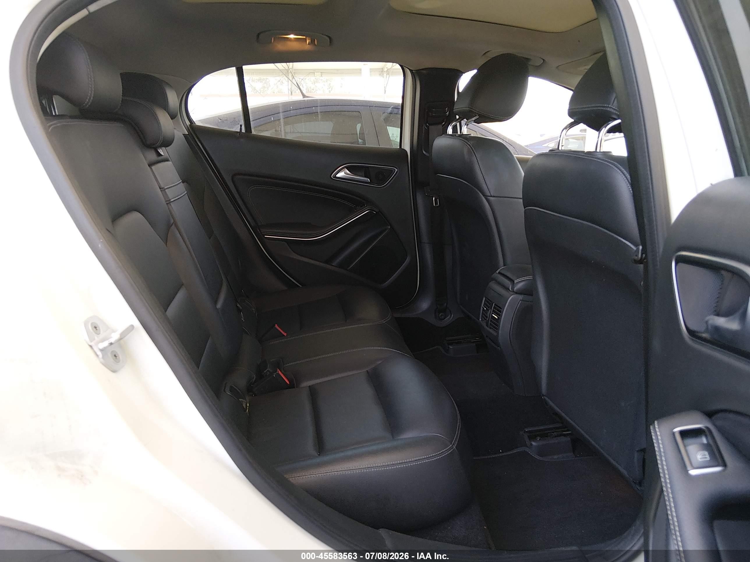 2015 Mercedes-benz Gla 250   White vin: WDCTG4EB3FJ185569