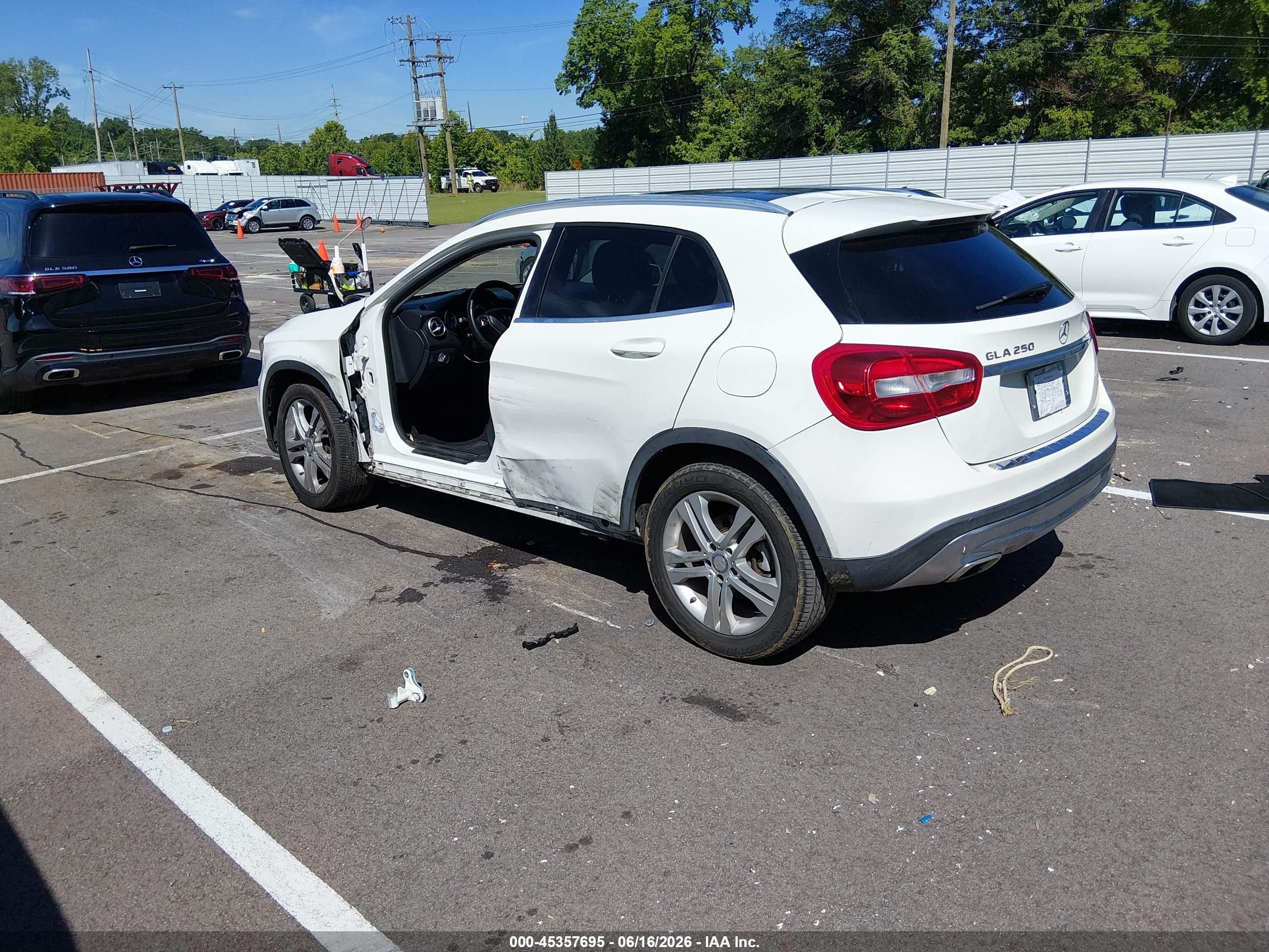 2015 Mercedes-benz Gla 250   White vin: WDCTG4EB5FJ182060