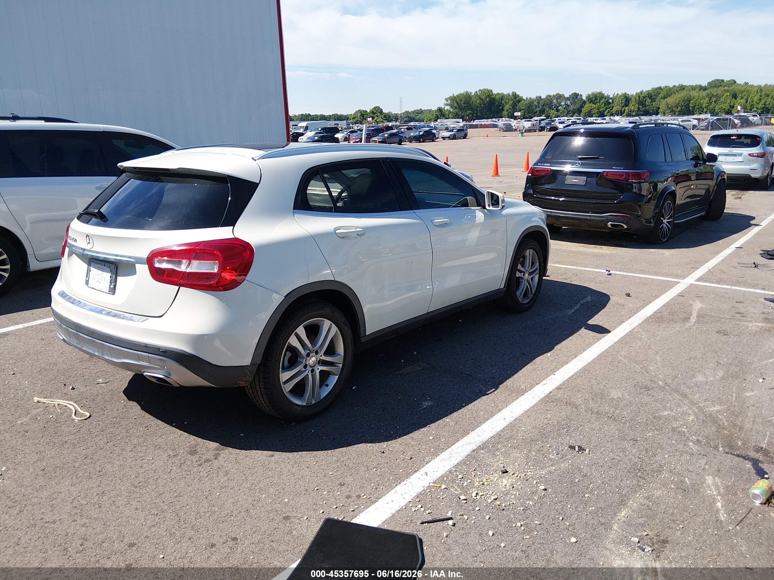2015 Mercedes-benz Gla 250   White vin: WDCTG4EB5FJ182060