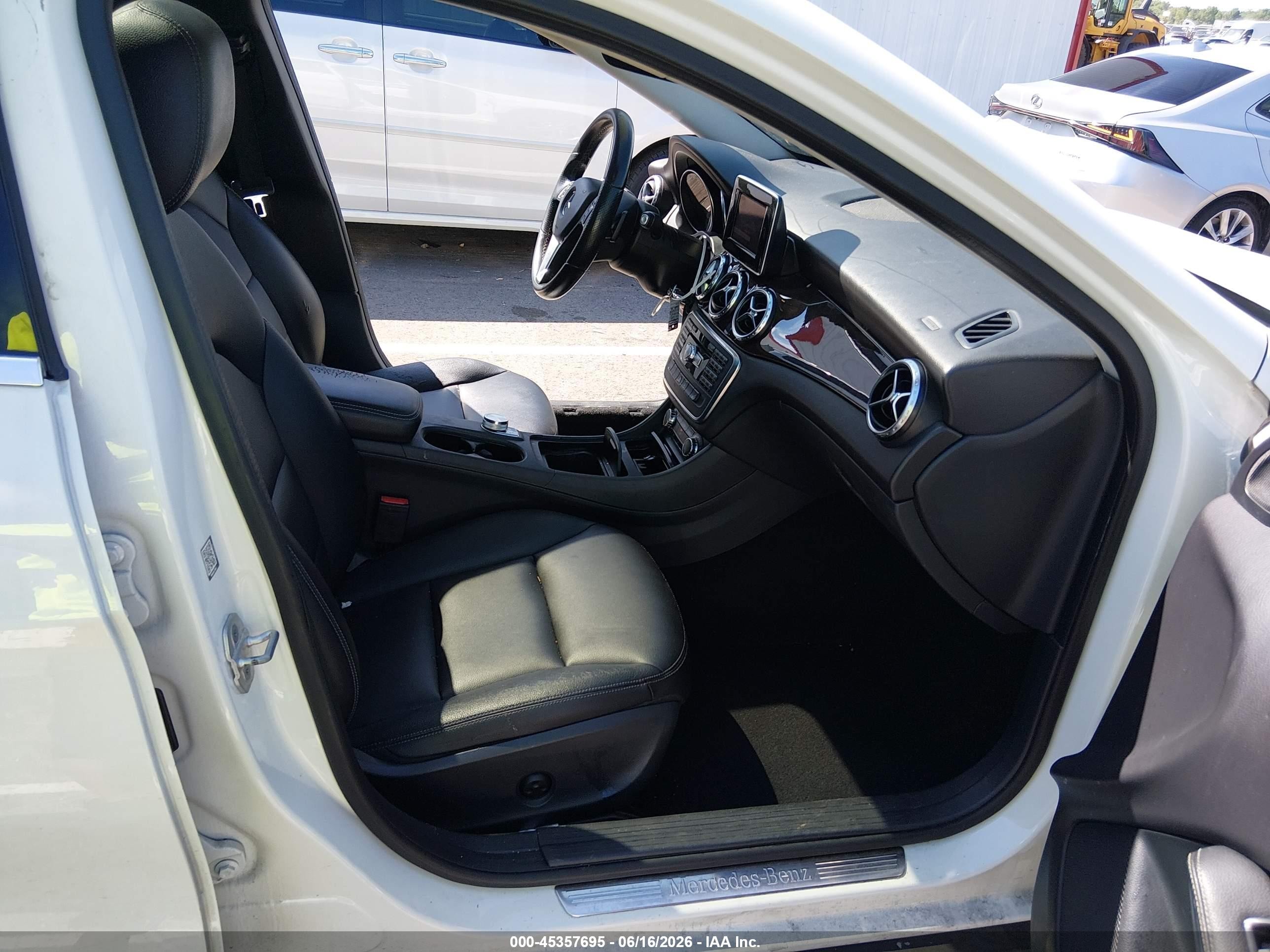 2015 Mercedes-benz Gla 250   White vin: WDCTG4EB5FJ182060