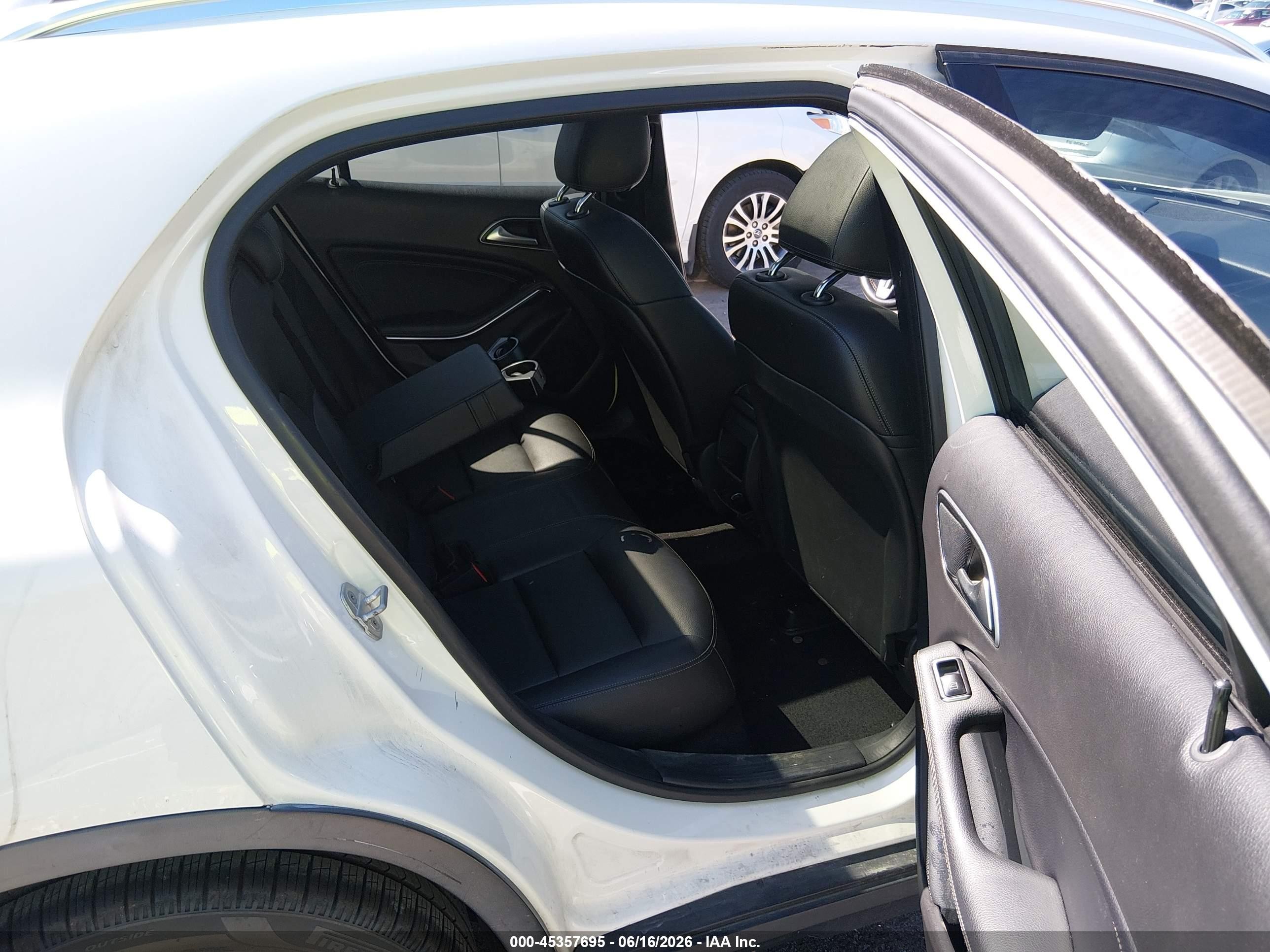 2015 Mercedes-benz Gla 250   White vin: WDCTG4EB5FJ182060