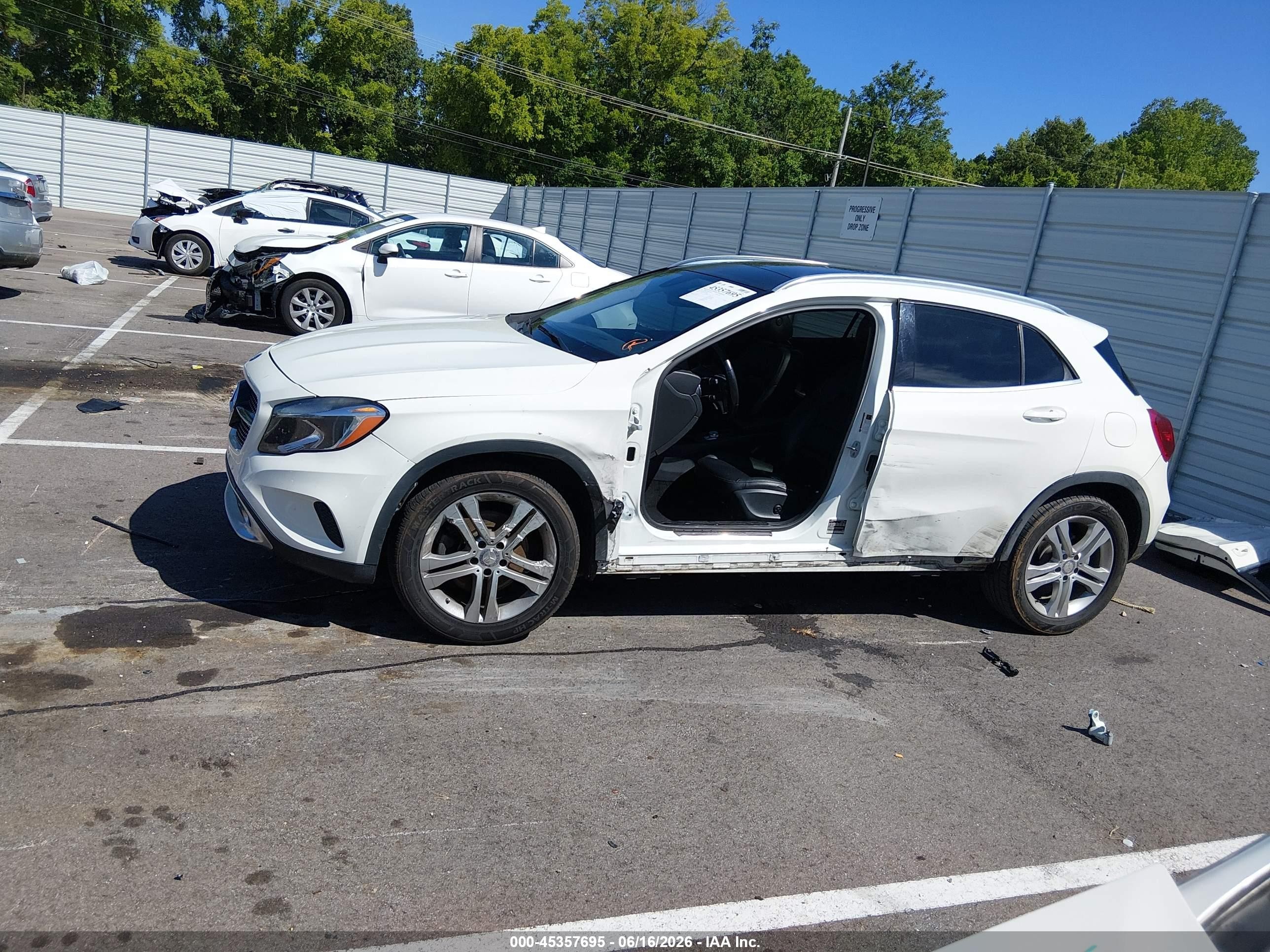 2015 Mercedes-benz Gla 250   White vin: WDCTG4EB5FJ182060