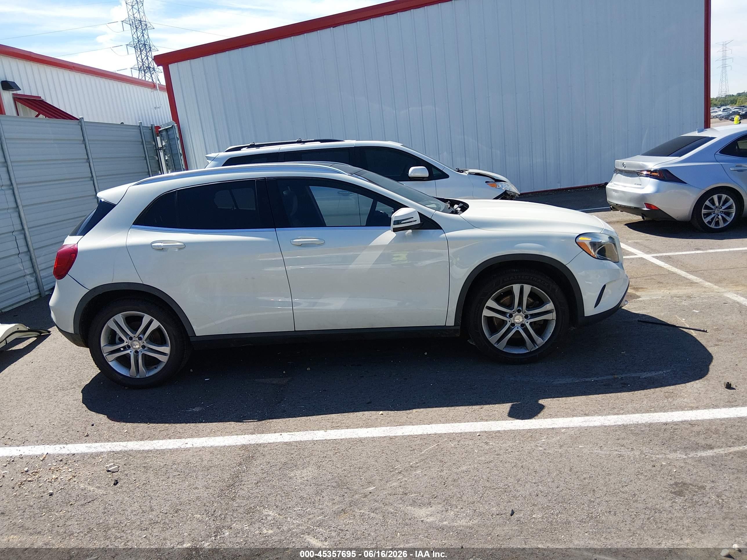 2015 Mercedes-benz Gla 250   White vin: WDCTG4EB5FJ182060