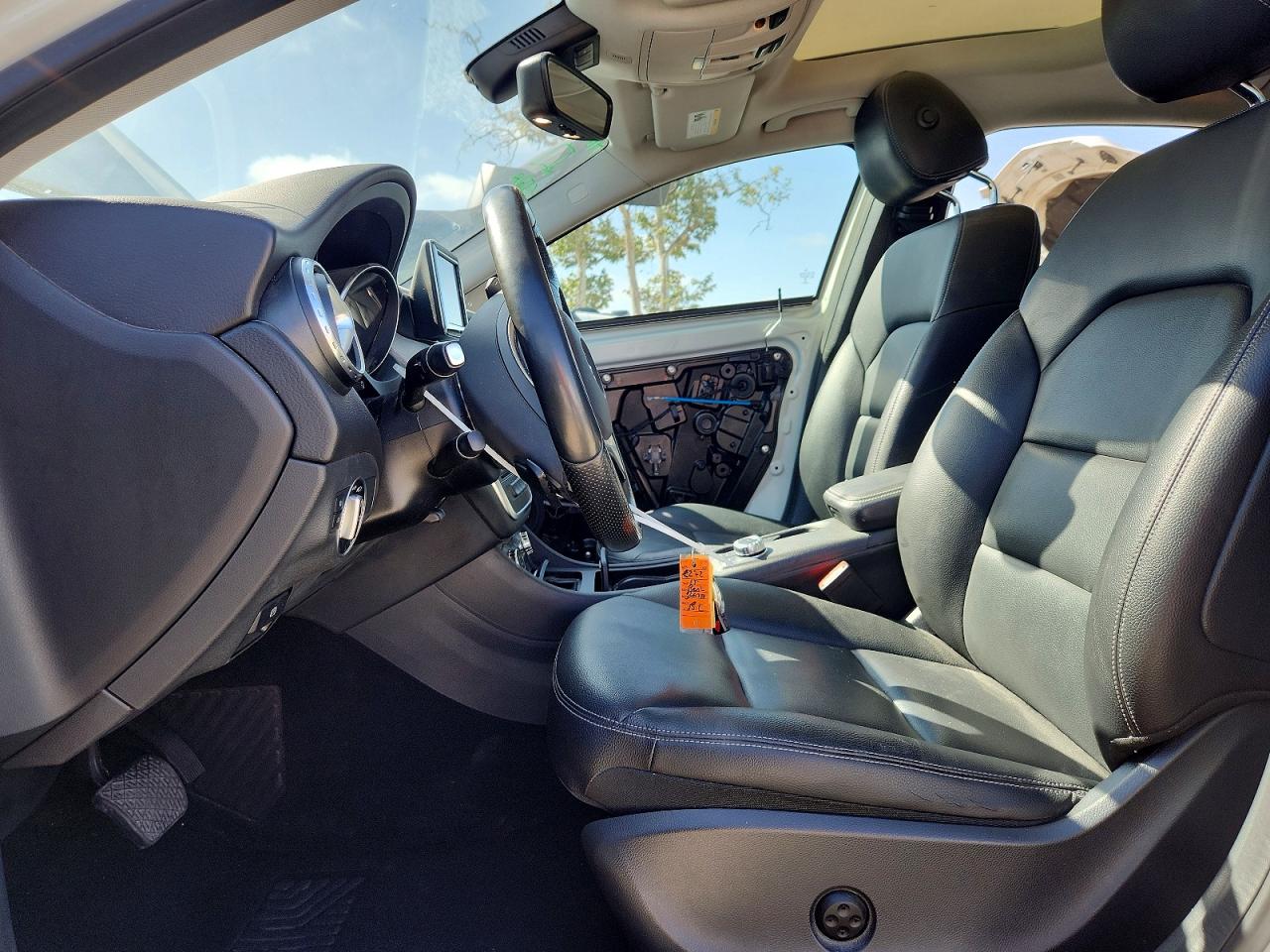 2015 Mercedes-benz Gla 250 Белый vin: WDCTG4EB7FJ172999