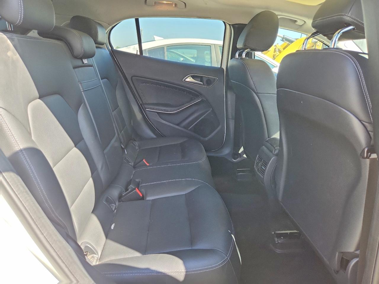 2015 Mercedes-benz Gla 250 Белый vin: WDCTG4EB7FJ172999
