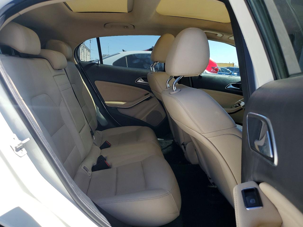 2015 Mercedes-benz Gla 250 White vin: WDCTG4EB7FJ177880