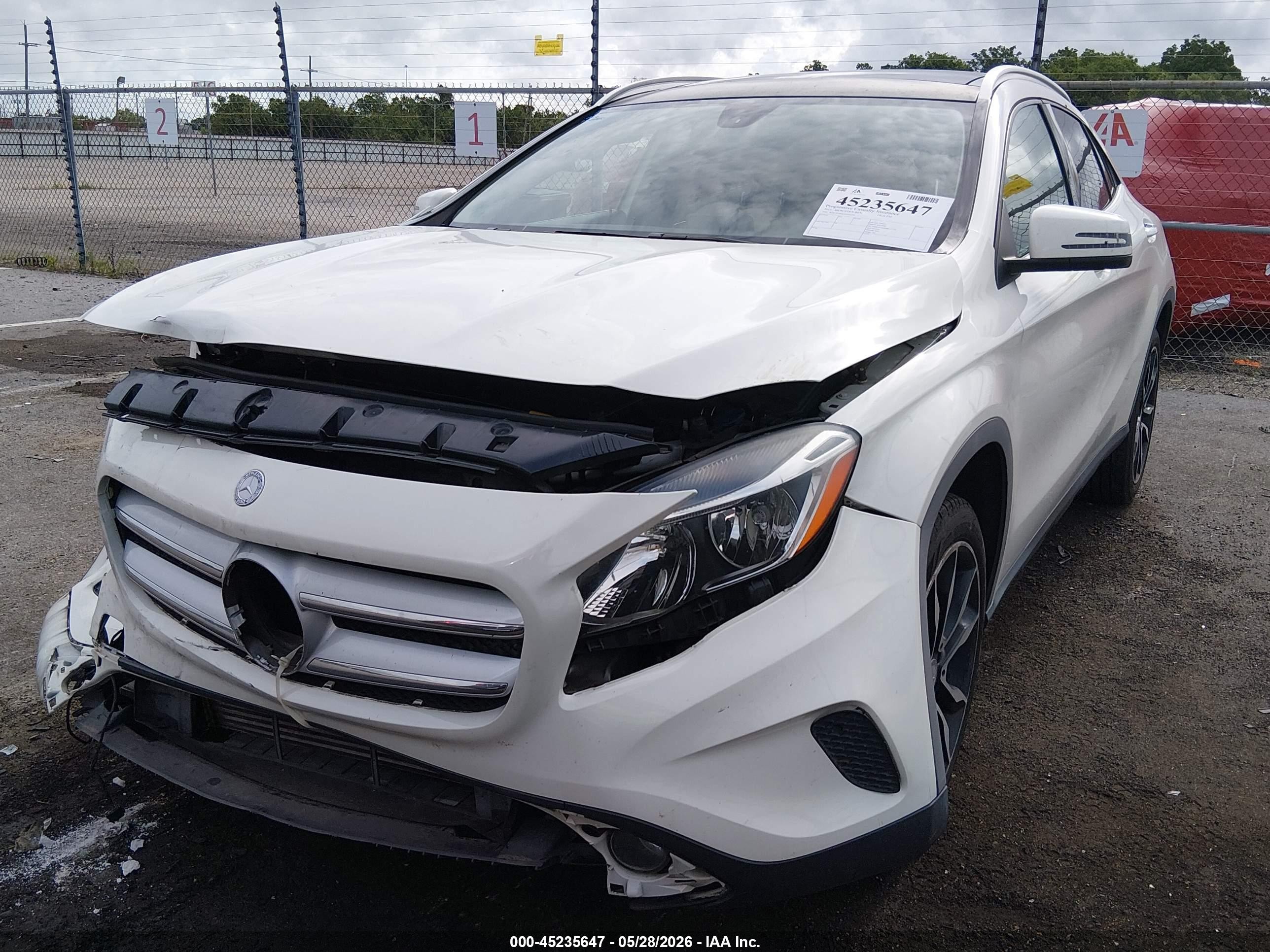 2015 Mercedes-benz Gla 250   White vin: WDCTG4EB7FJ182285