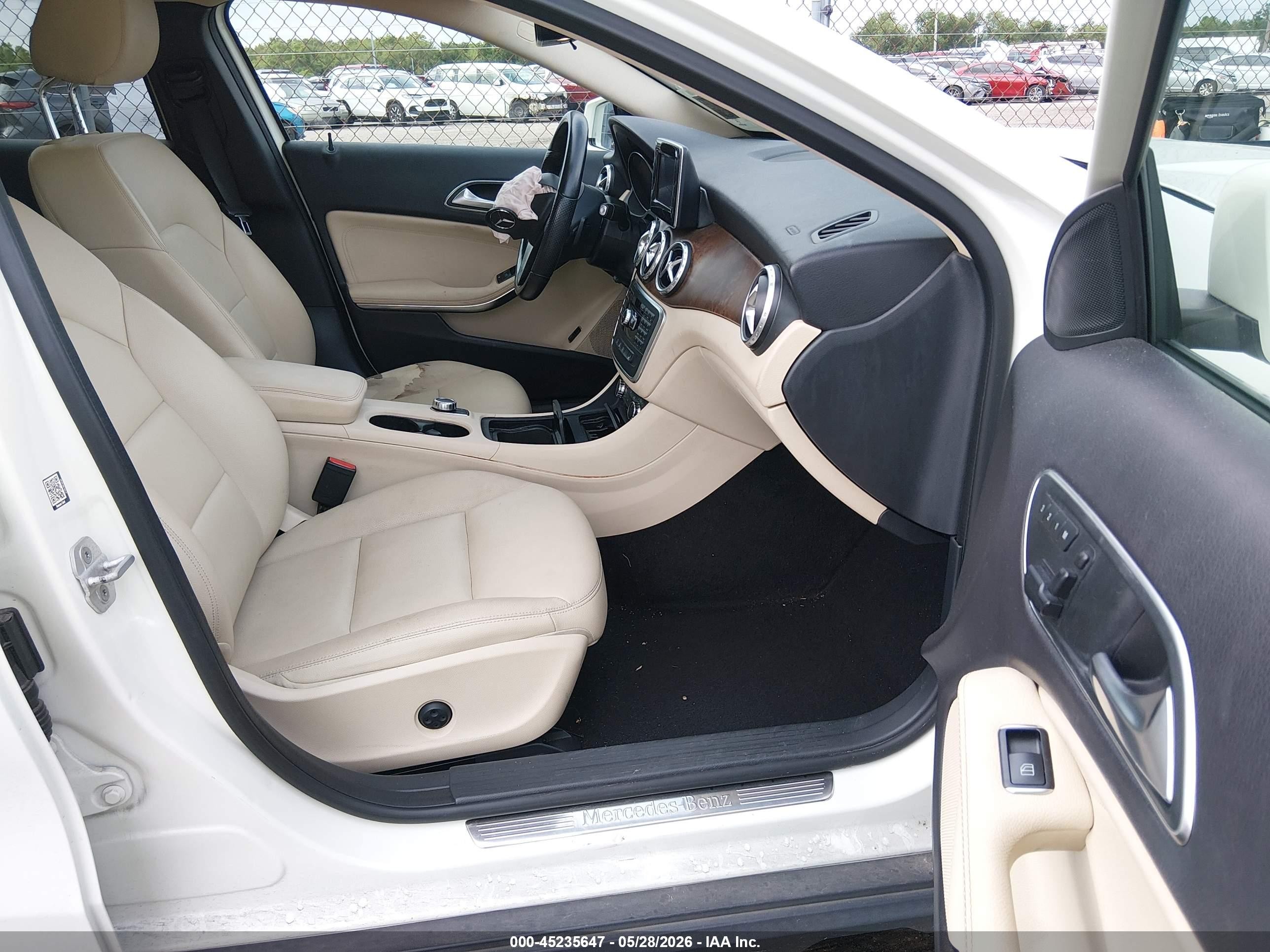 2015 Mercedes-benz Gla 250   White vin: WDCTG4EB7FJ182285