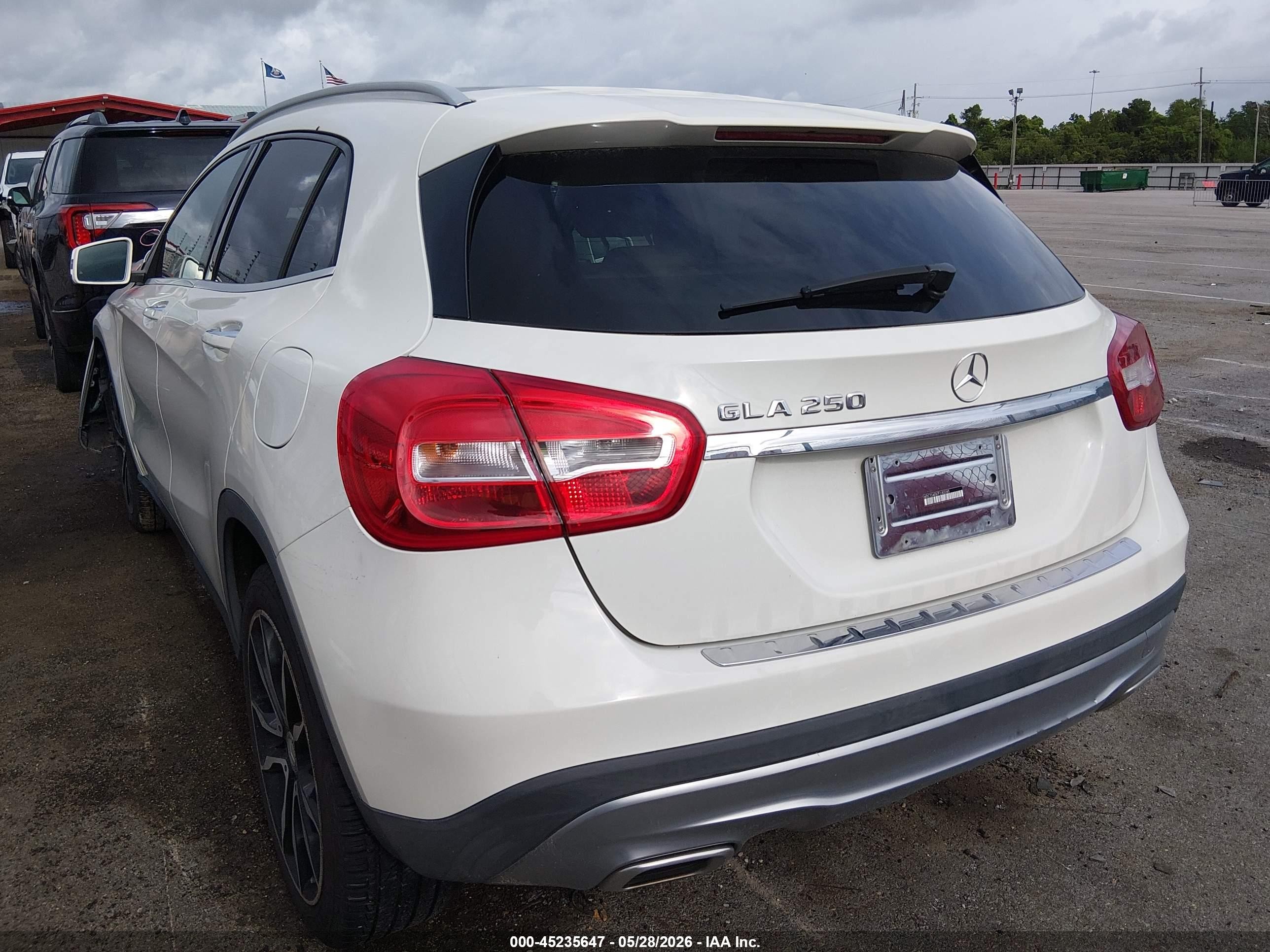 2015 Mercedes-benz Gla 250   White vin: WDCTG4EB7FJ182285