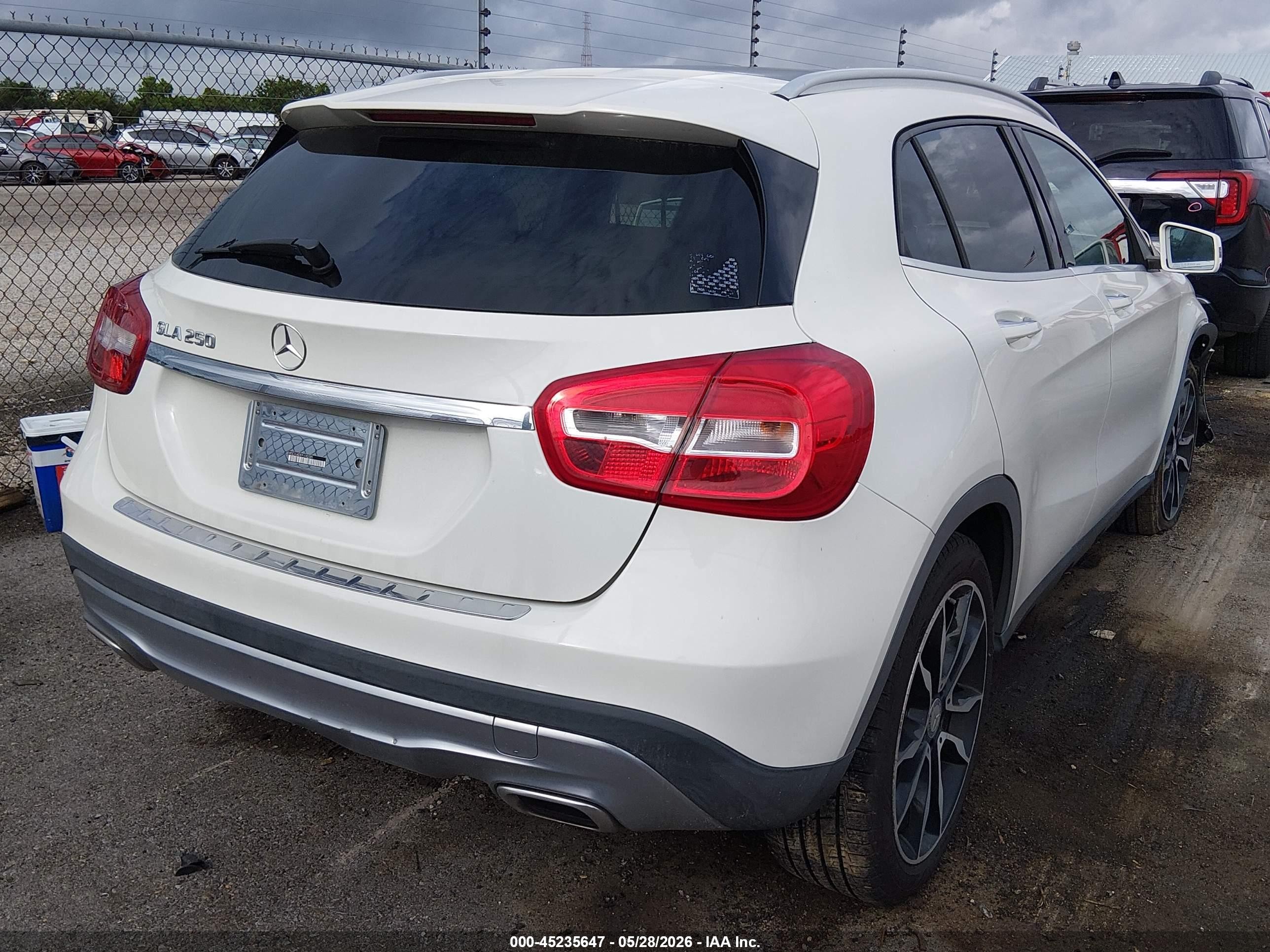2015 Mercedes-benz Gla 250   White vin: WDCTG4EB7FJ182285