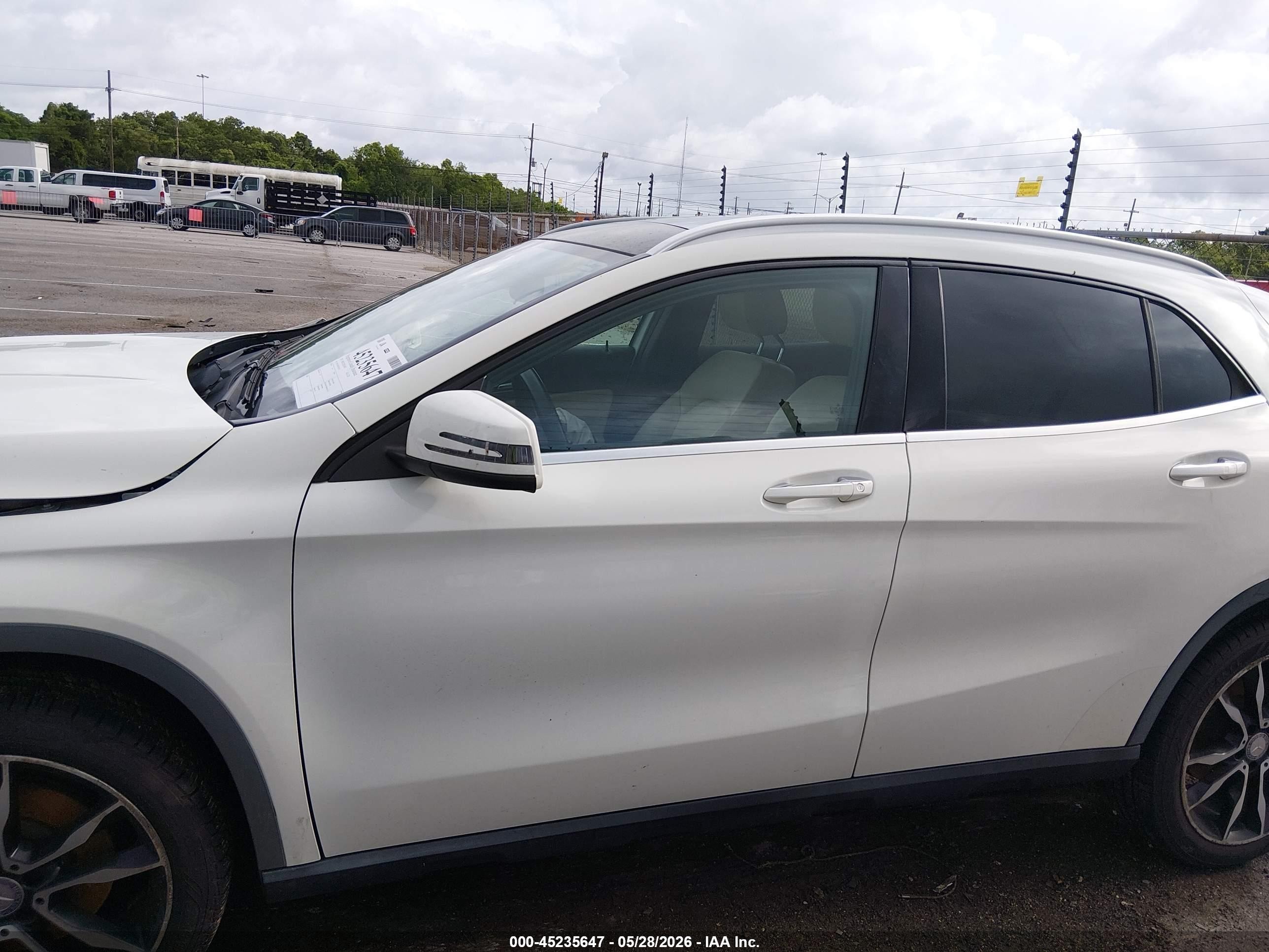 2015 Mercedes-benz Gla 250   White vin: WDCTG4EB7FJ182285