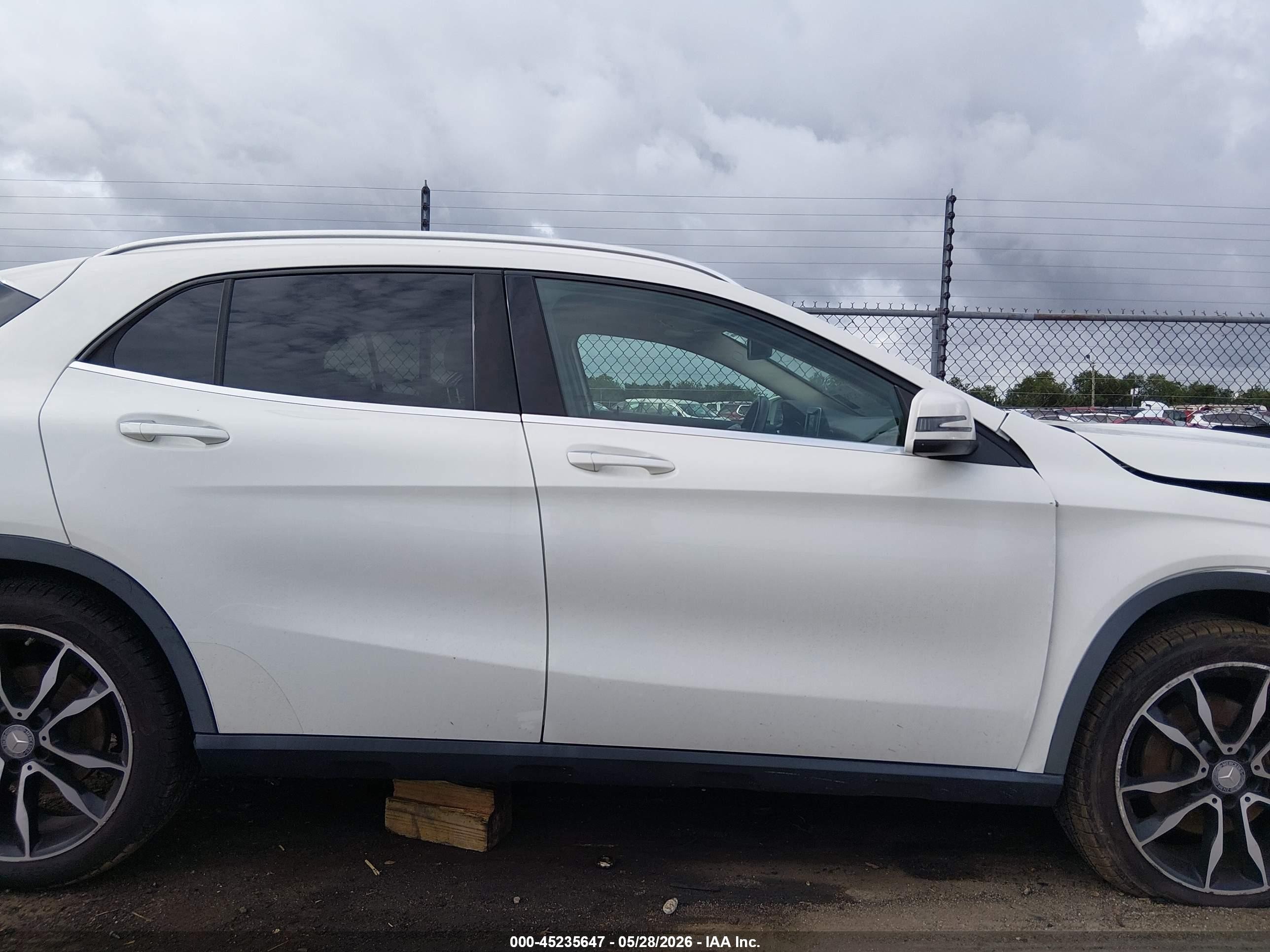 2015 Mercedes-benz Gla 250   White vin: WDCTG4EB7FJ182285