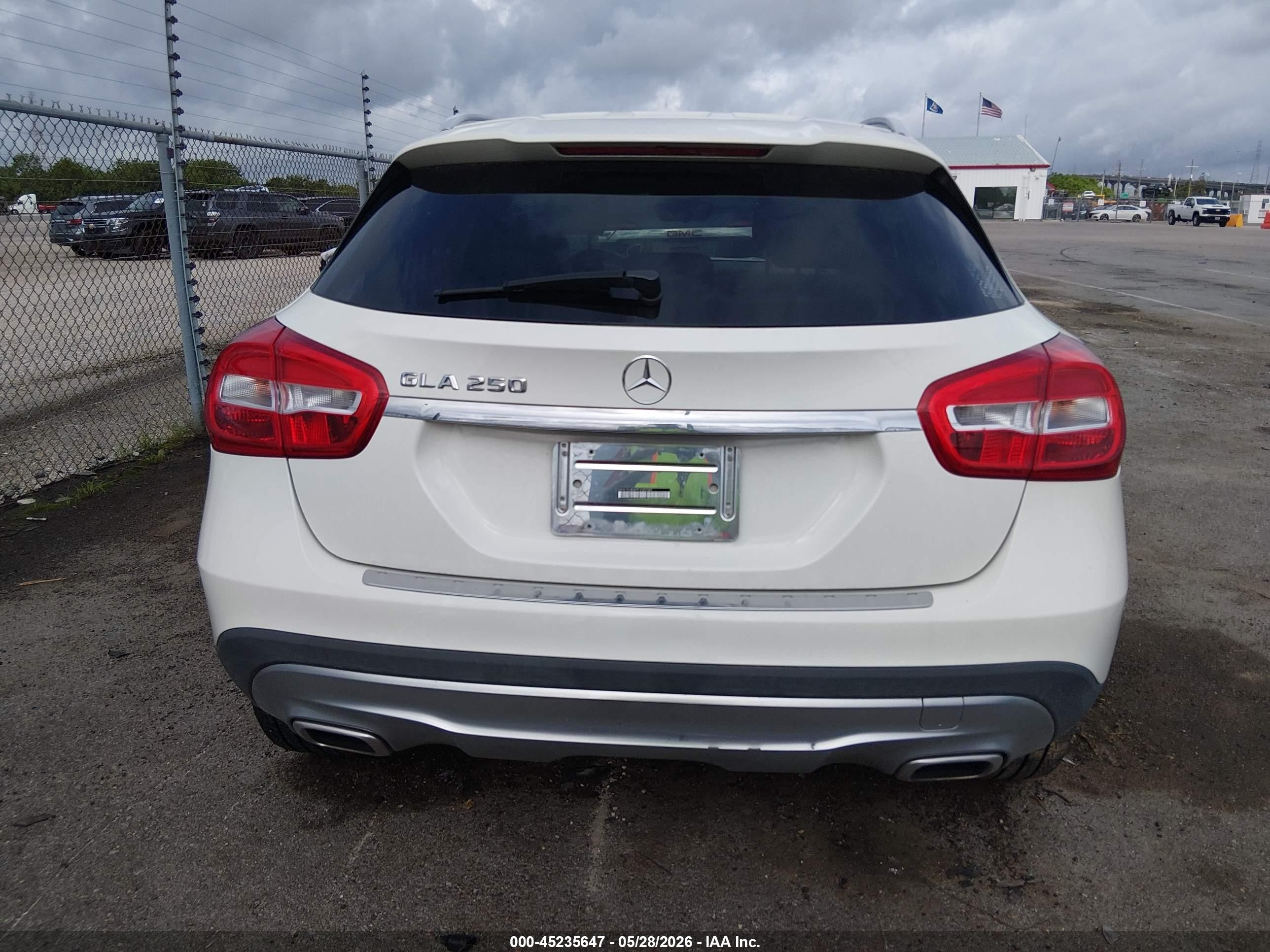 2015 Mercedes-benz Gla 250   White vin: WDCTG4EB7FJ182285