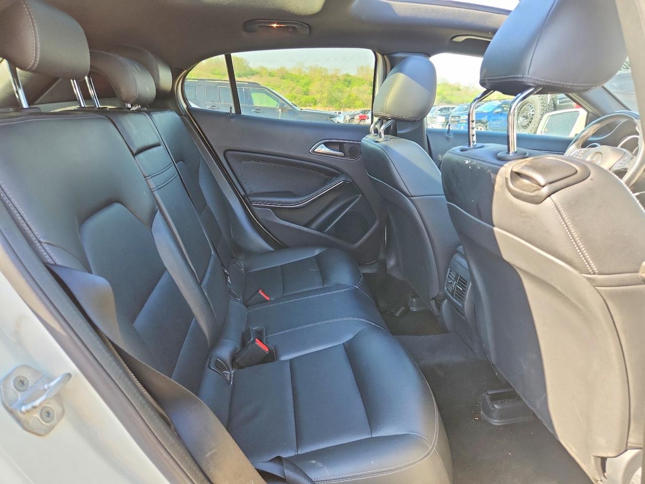 2016 Mercedes-benz Gla 250 White vin: WDCTG4EB7GJ197791