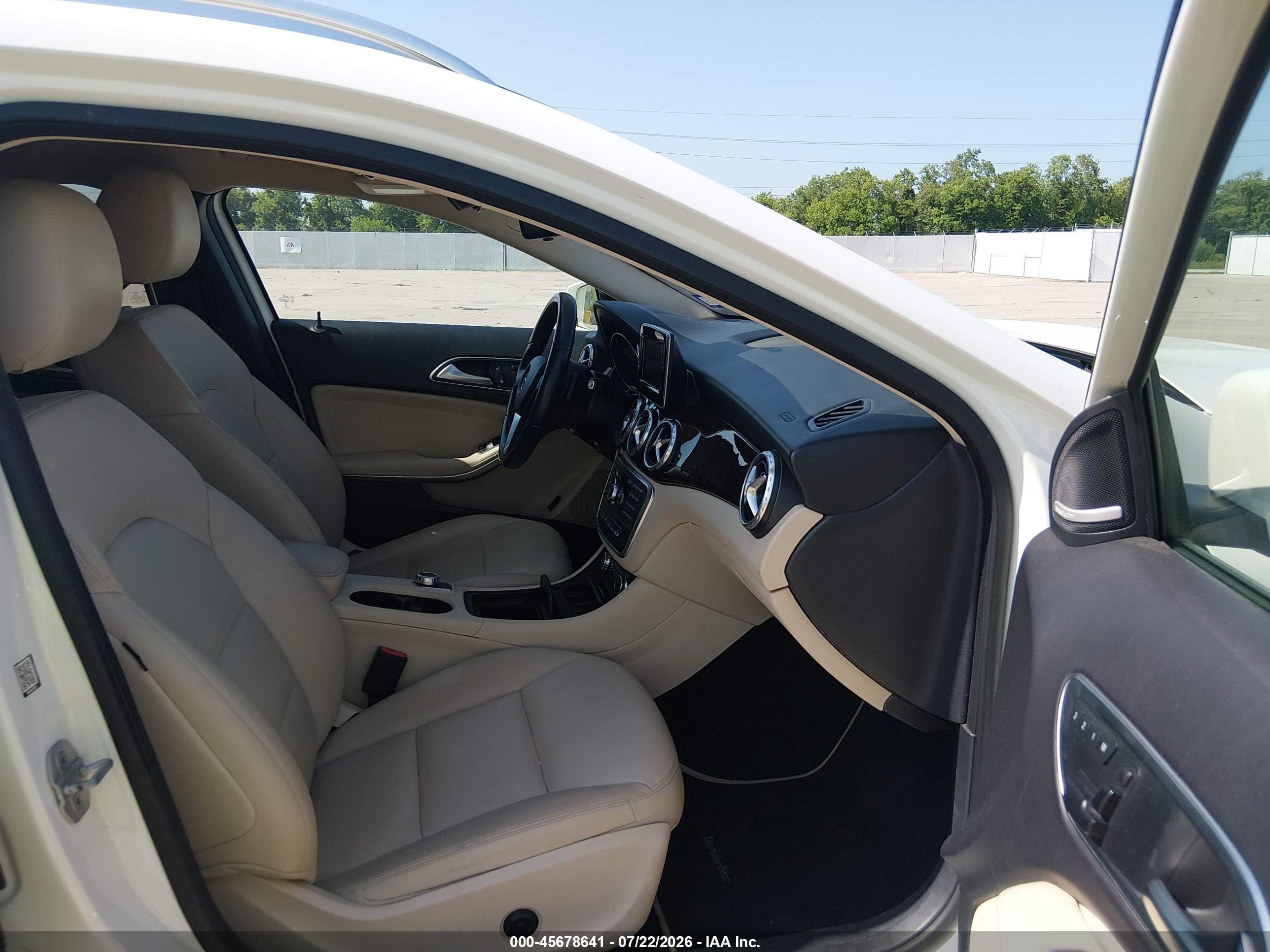 2015 Mercedes-benz Gla 250   White vin: WDCTG4EB8FJ183610