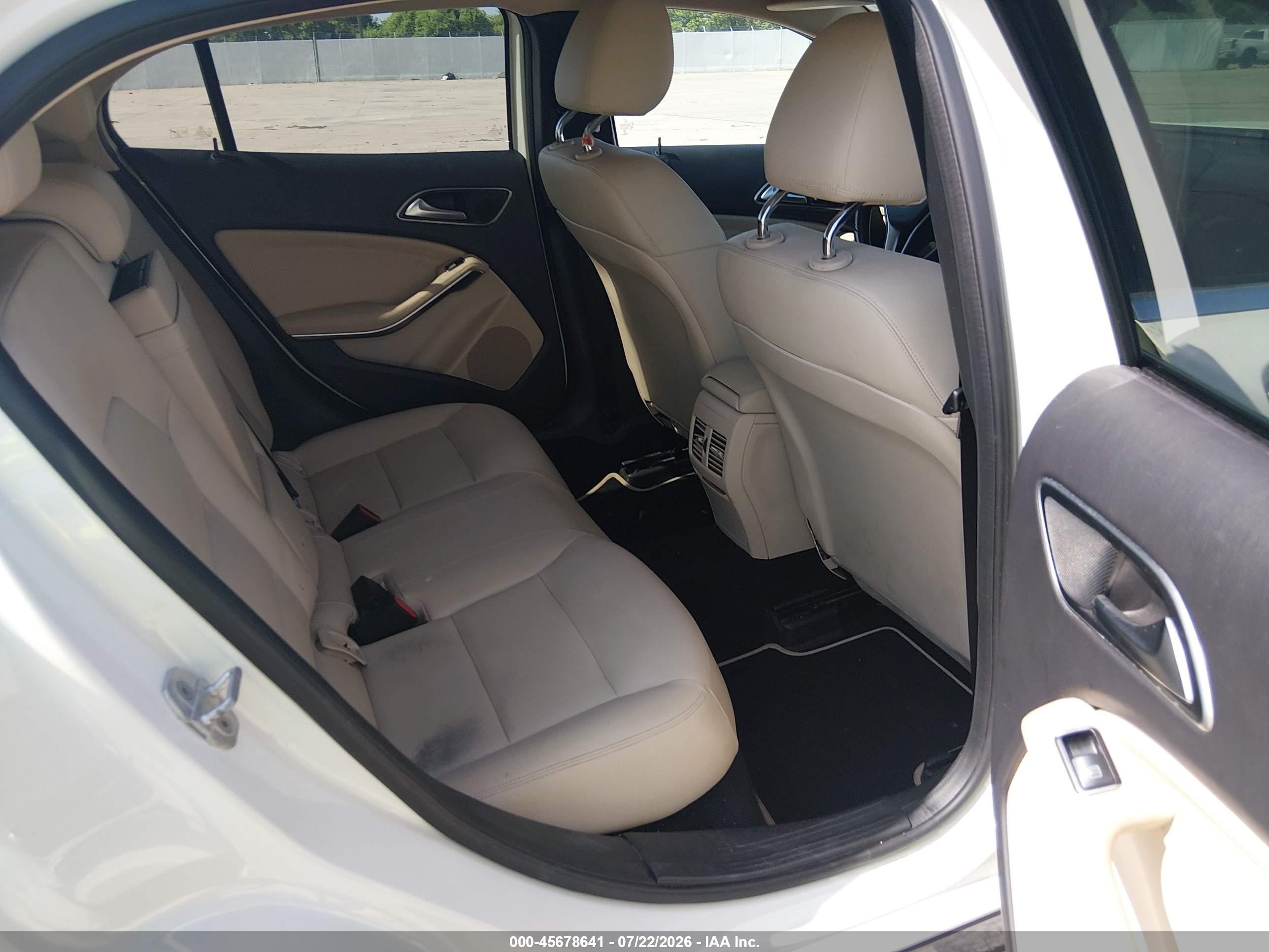 2015 Mercedes-benz Gla 250   White vin: WDCTG4EB8FJ183610