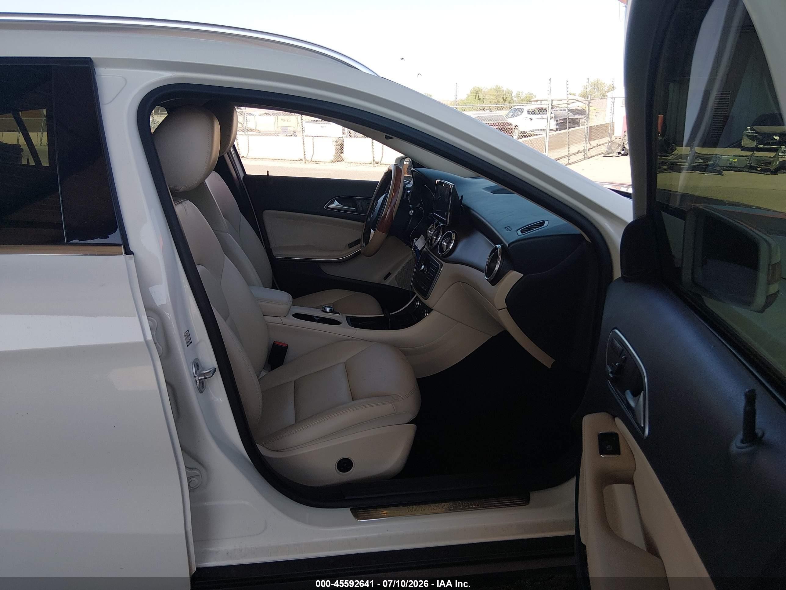 2015 Mercedes-benz Gla 250 4matic Белый vin: WDCTG4GB0FJ068948