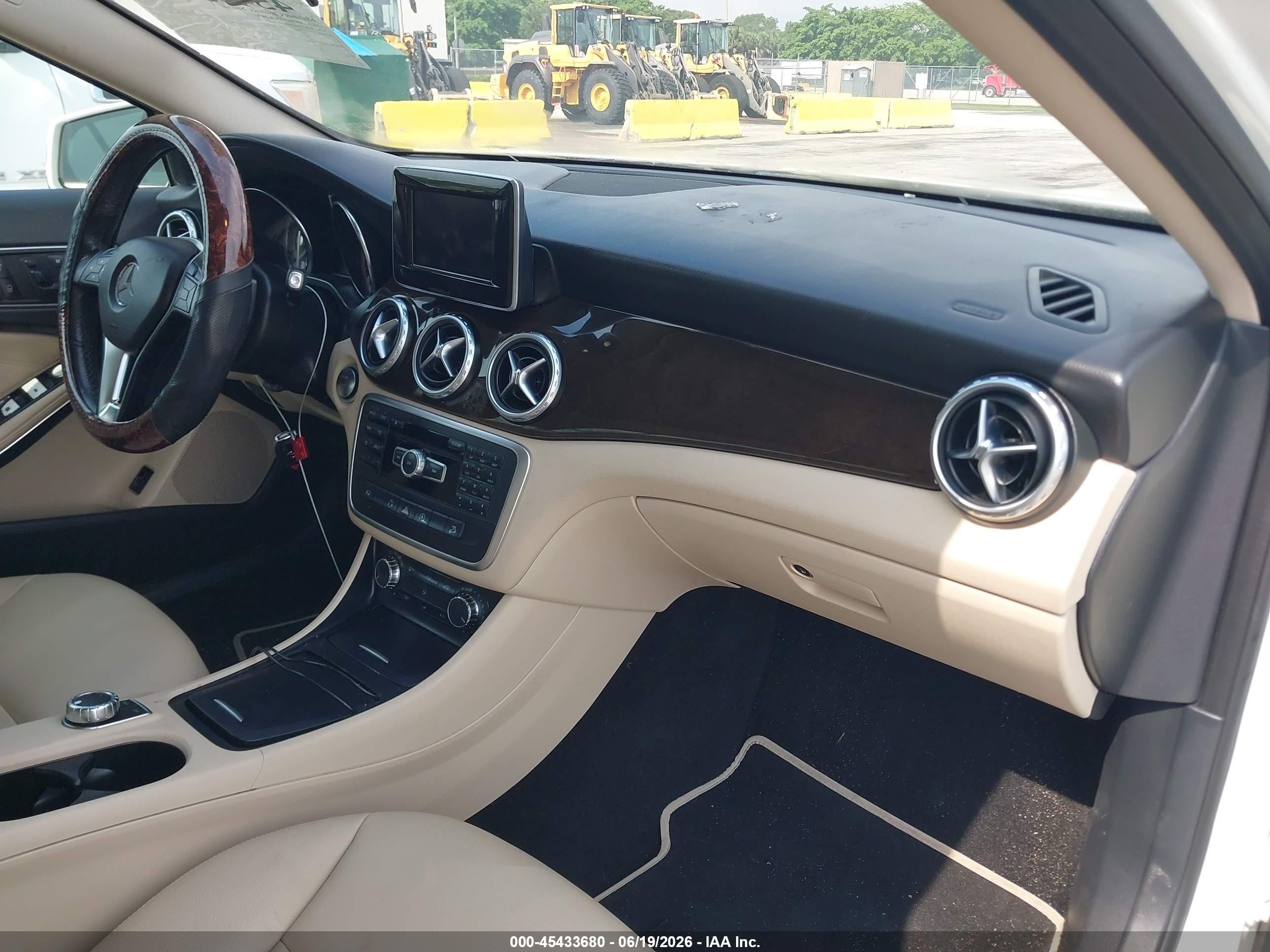 2015 Mercedes-benz Gla 250 4matic White vin: WDCTG4GB0FJ095969