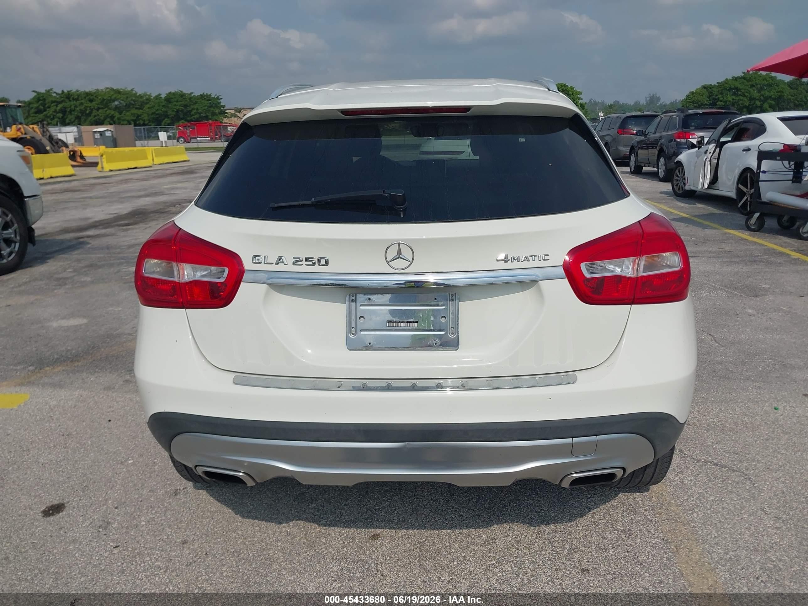 2015 Mercedes-benz Gla 250 4matic White vin: WDCTG4GB0FJ095969