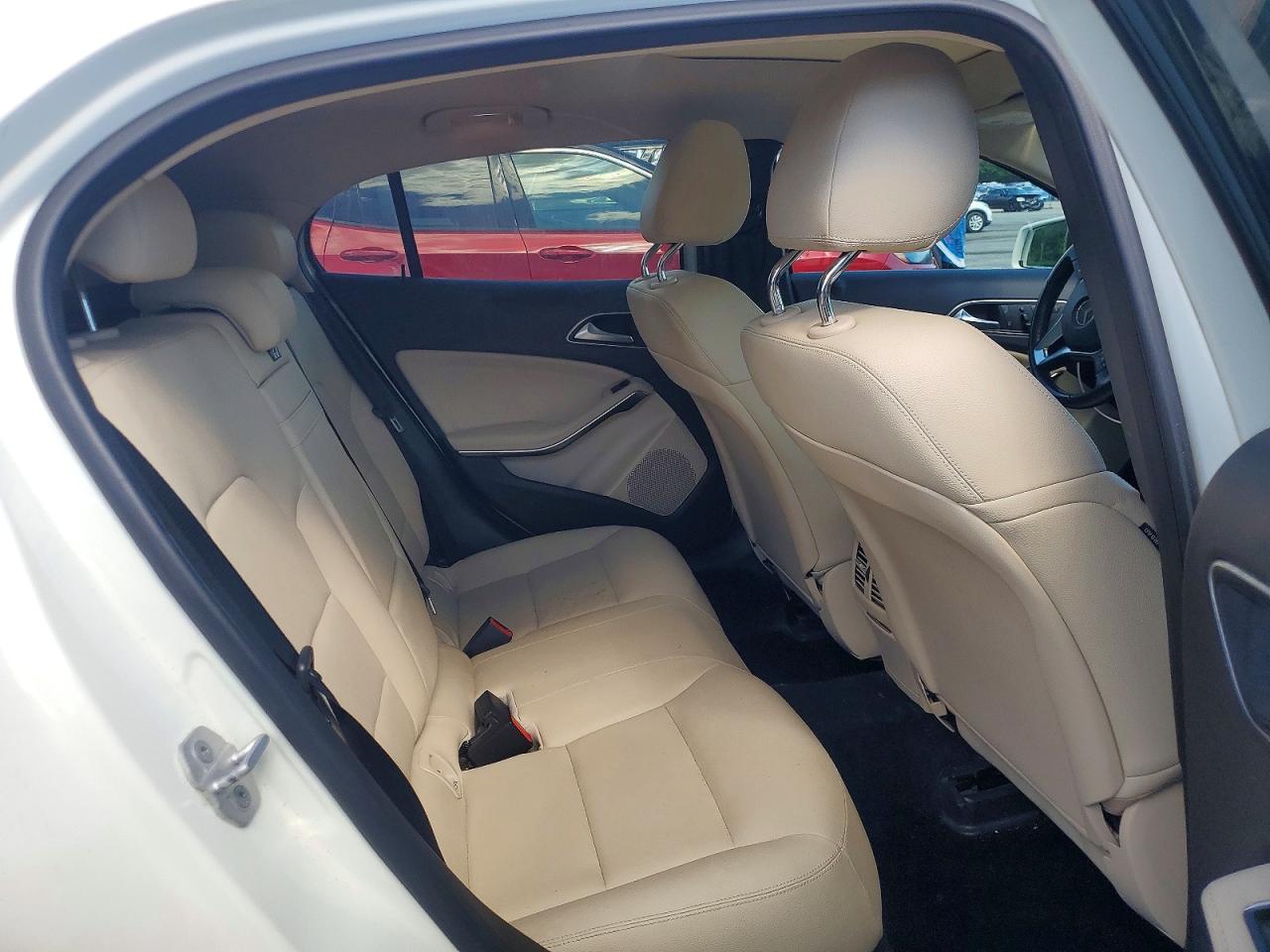 2015 Mercedes-benz Gla 250 4matic White vin: WDCTG4GB0FJ142644