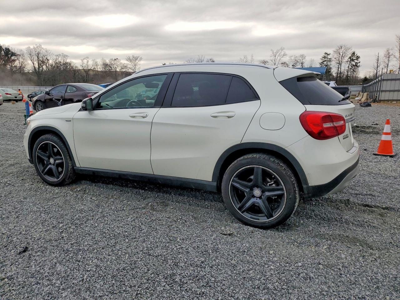 2015 Mercedes-benz Gla 250 4matic White vin: WDCTG4GB1FJ035845