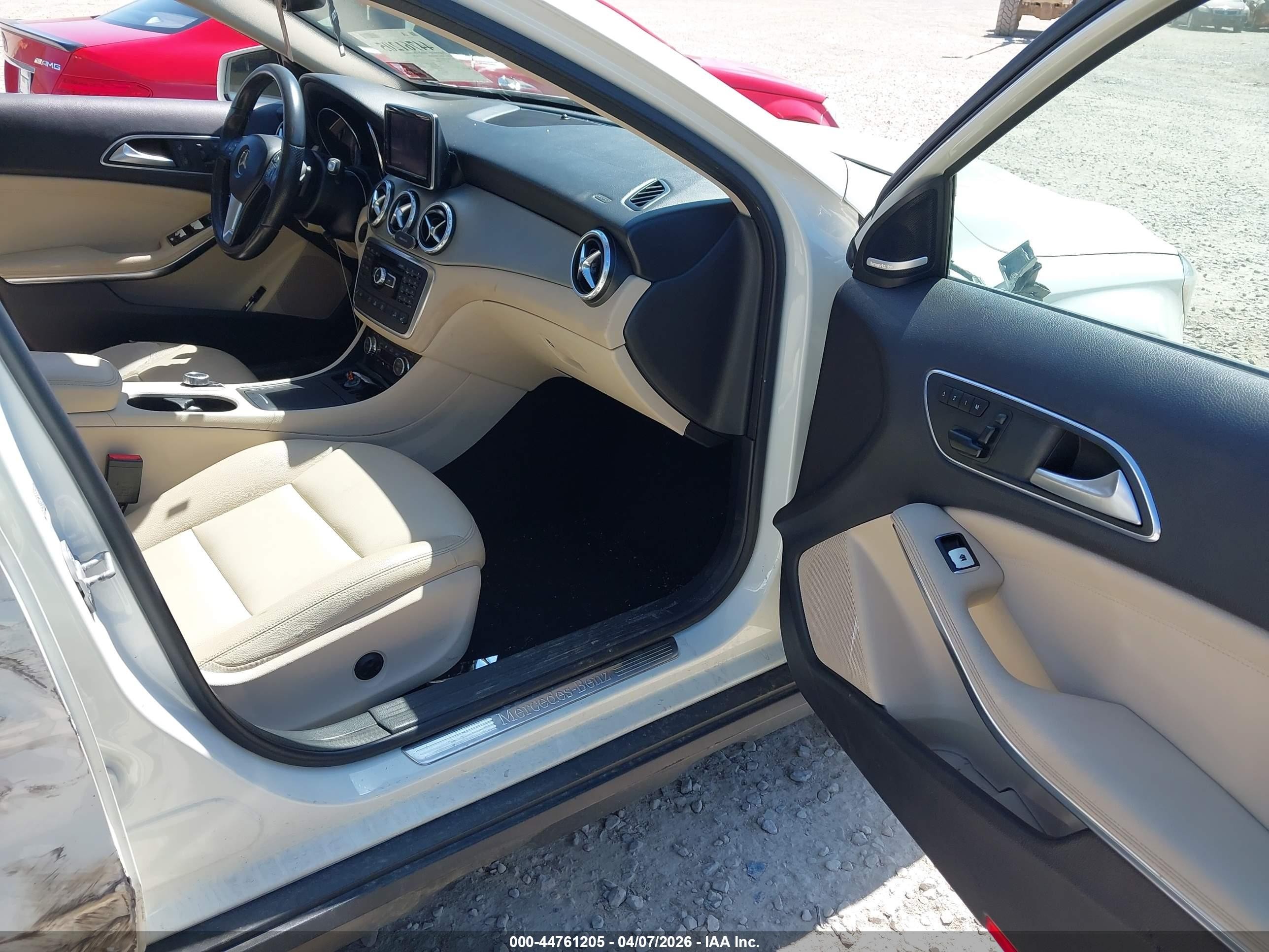 2015 Mercedes-benz Gla 250 4matic White vin: WDCTG4GB1FJ132897