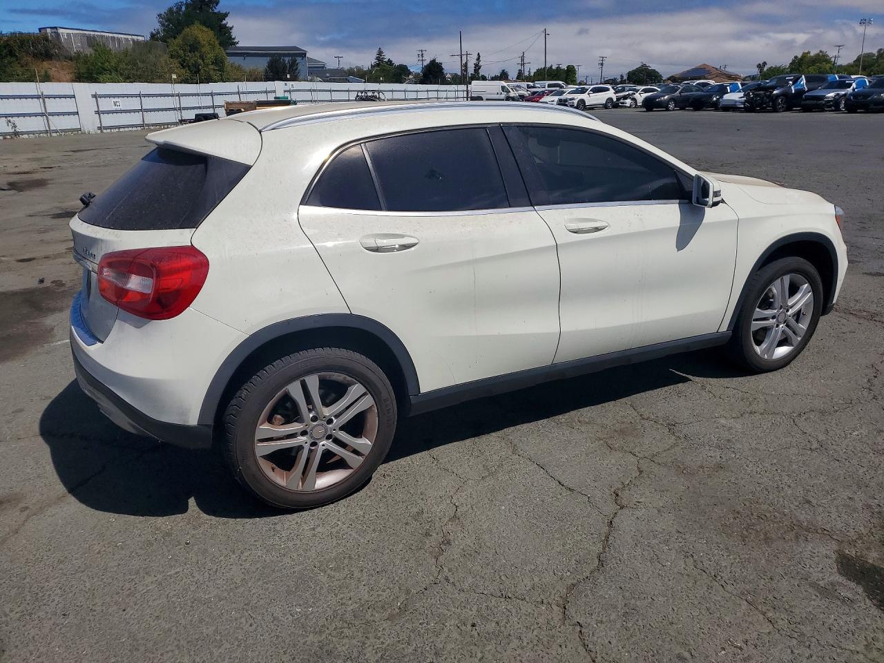 2015 Mercedes-benz Gla 250 4matic White vin: WDCTG4GB1FJ163602