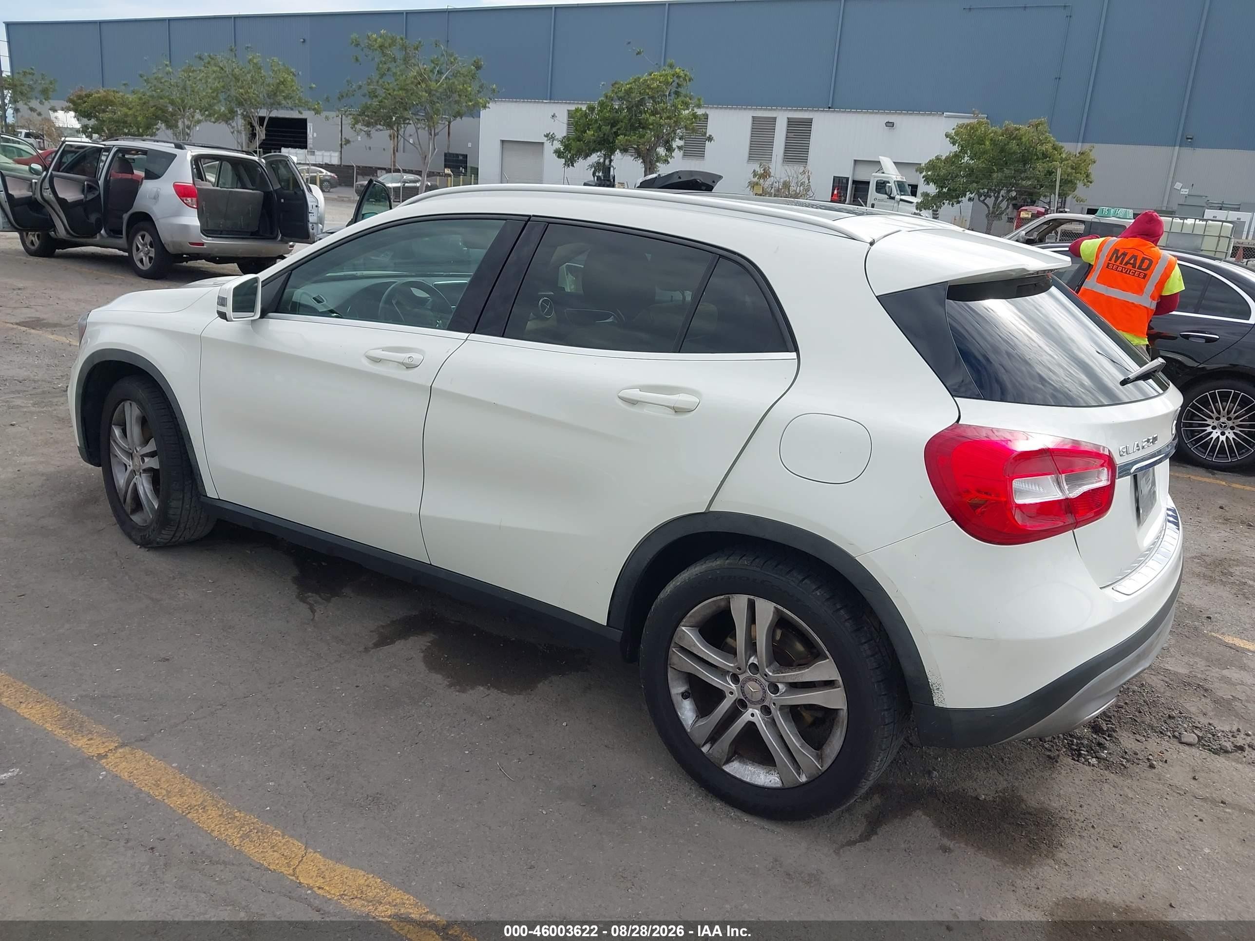 2015 Mercedes-benz Gla 250 4matic White vin: WDCTG4GB1FJ180903