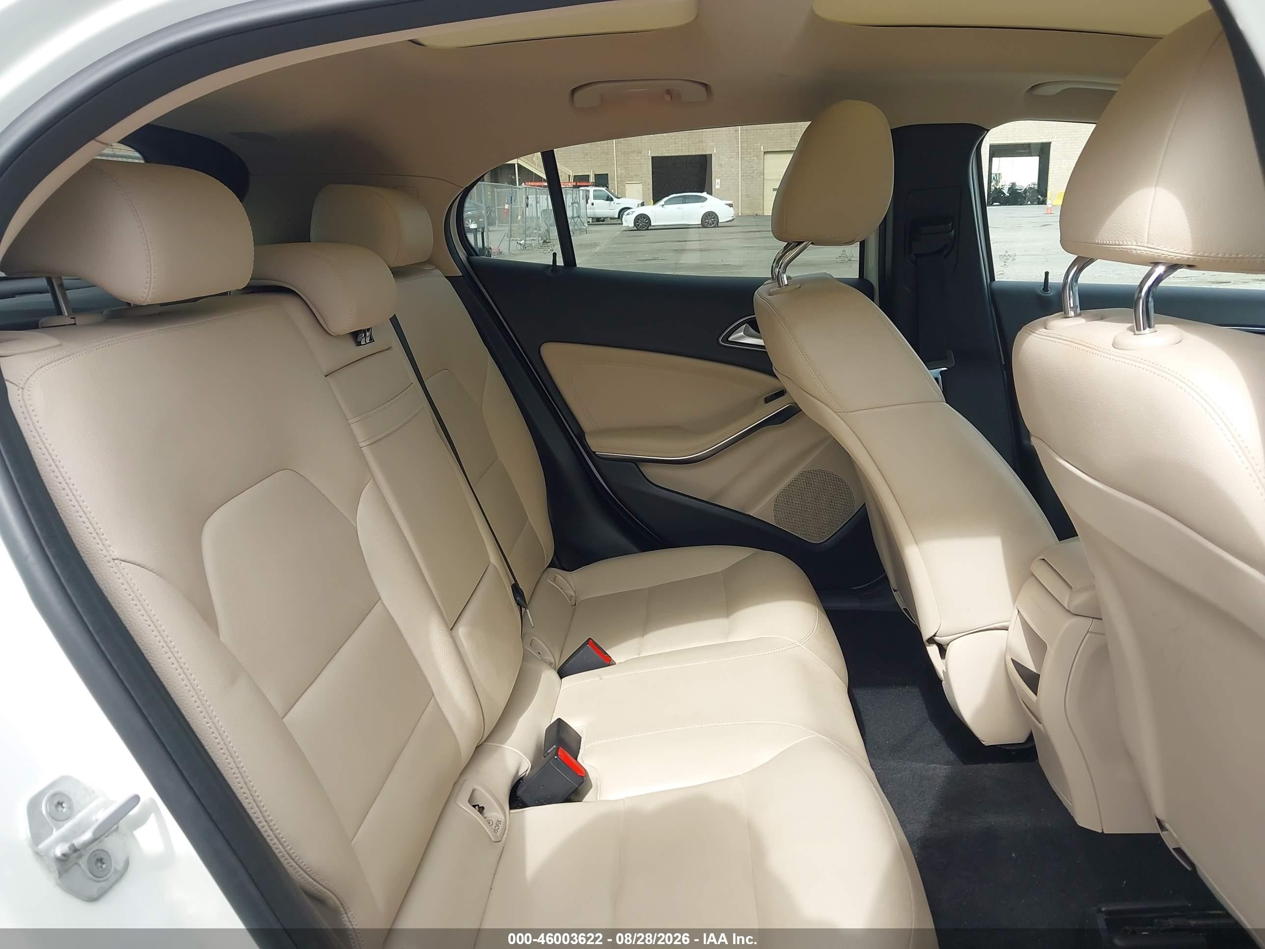 2015 Mercedes-benz Gla 250 4matic White vin: WDCTG4GB1FJ180903
