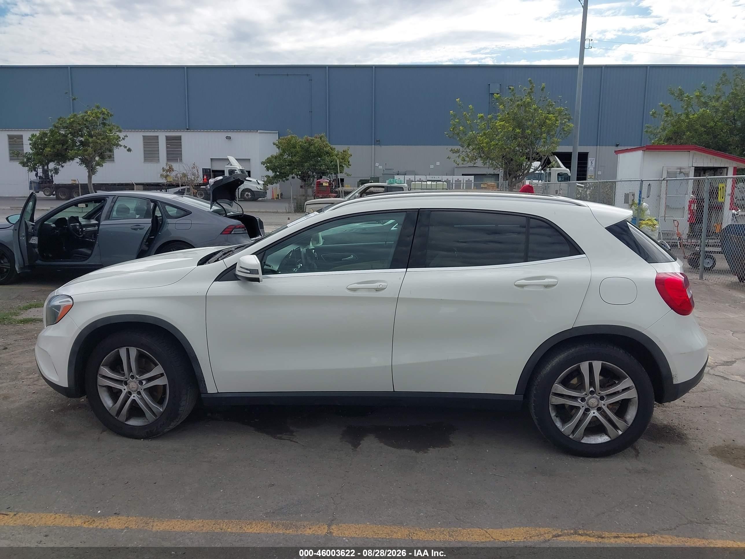 2015 Mercedes-benz Gla 250 4matic White vin: WDCTG4GB1FJ180903