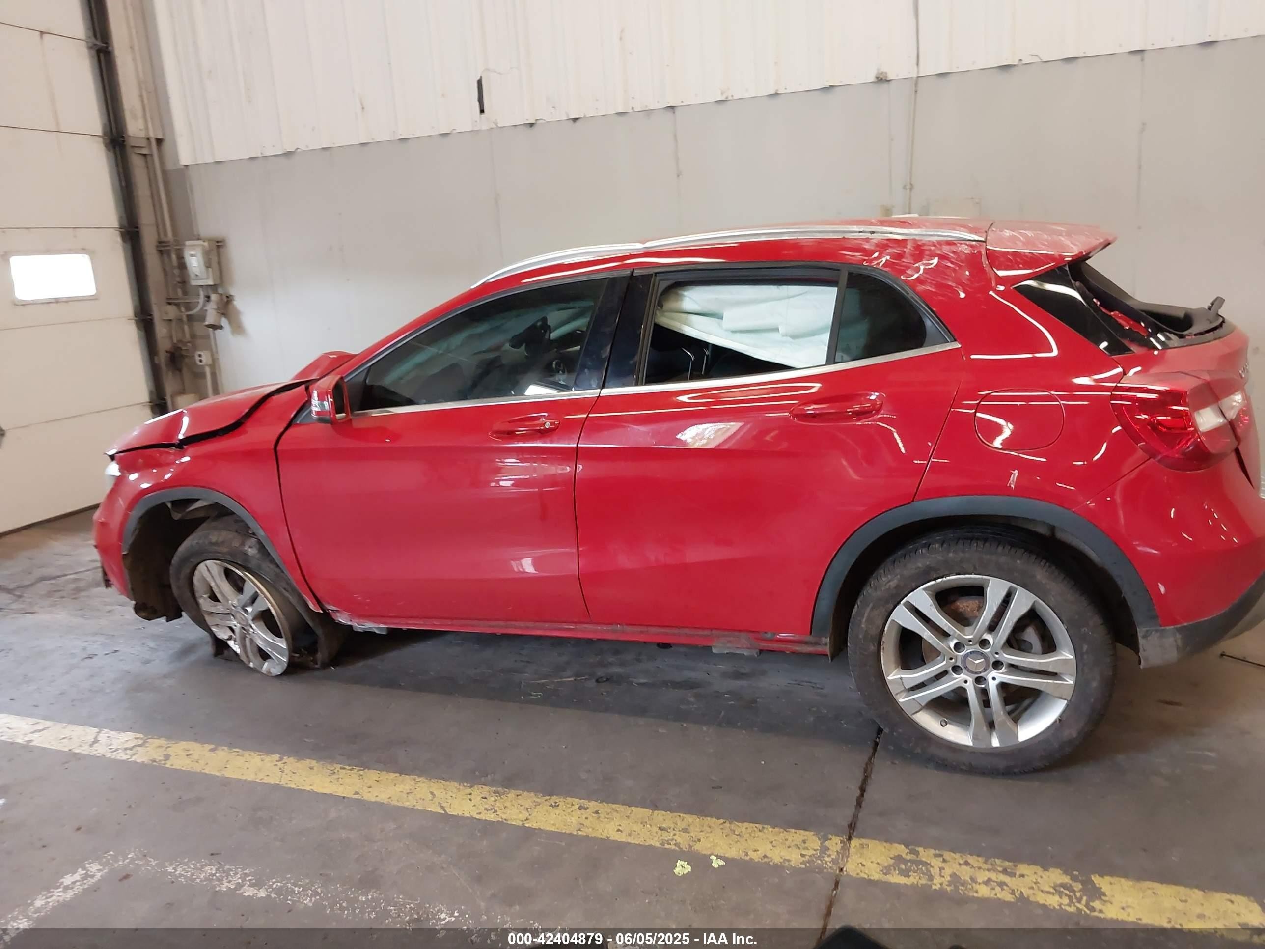 2015 Mercedes-benz Gla 250 4matic Red vin: WDCTG4GB2FJ078624