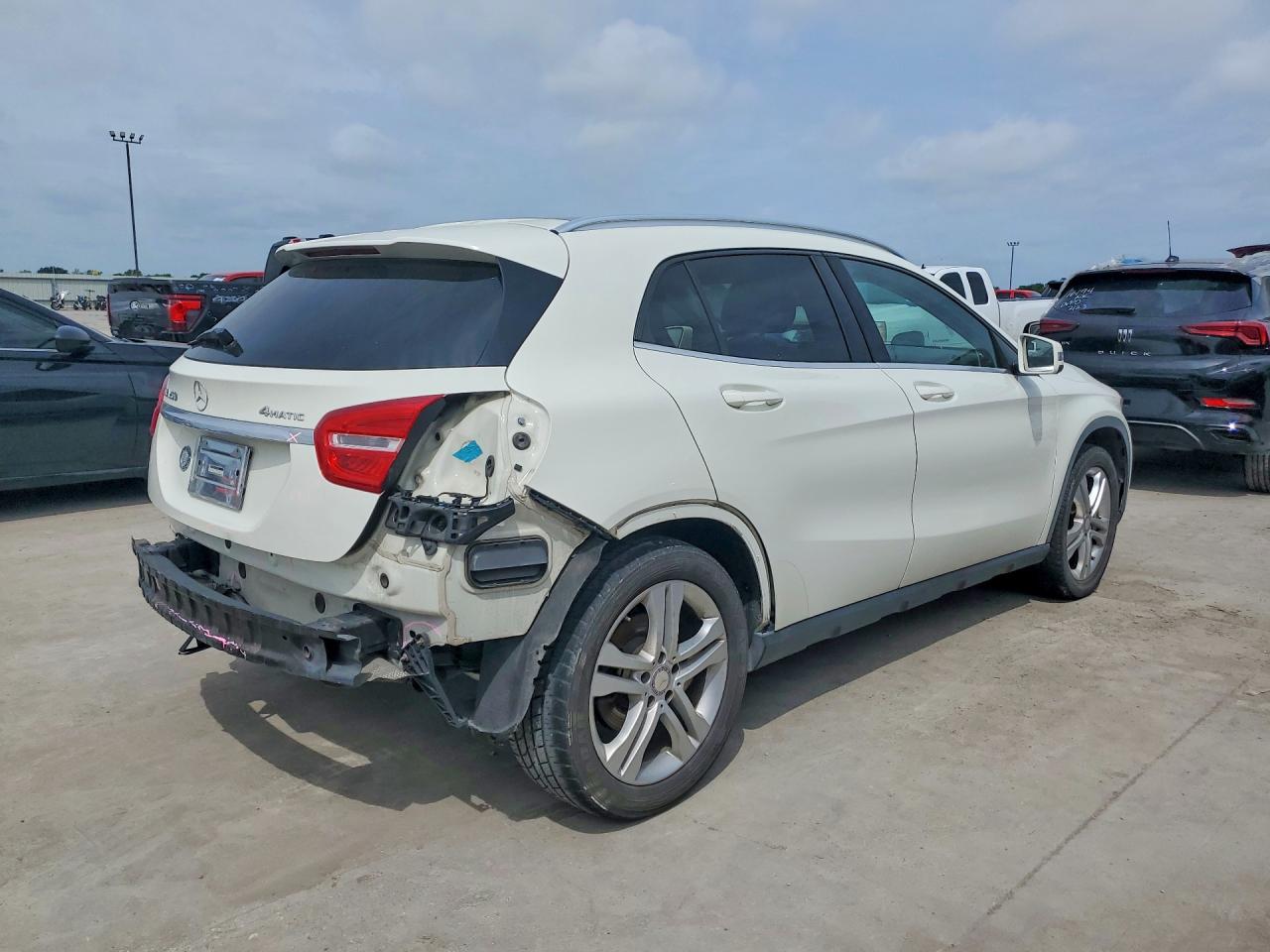 2015 Mercedes Benz Gla 250 4matic White vin: WDCTG4GB2FJ100881
