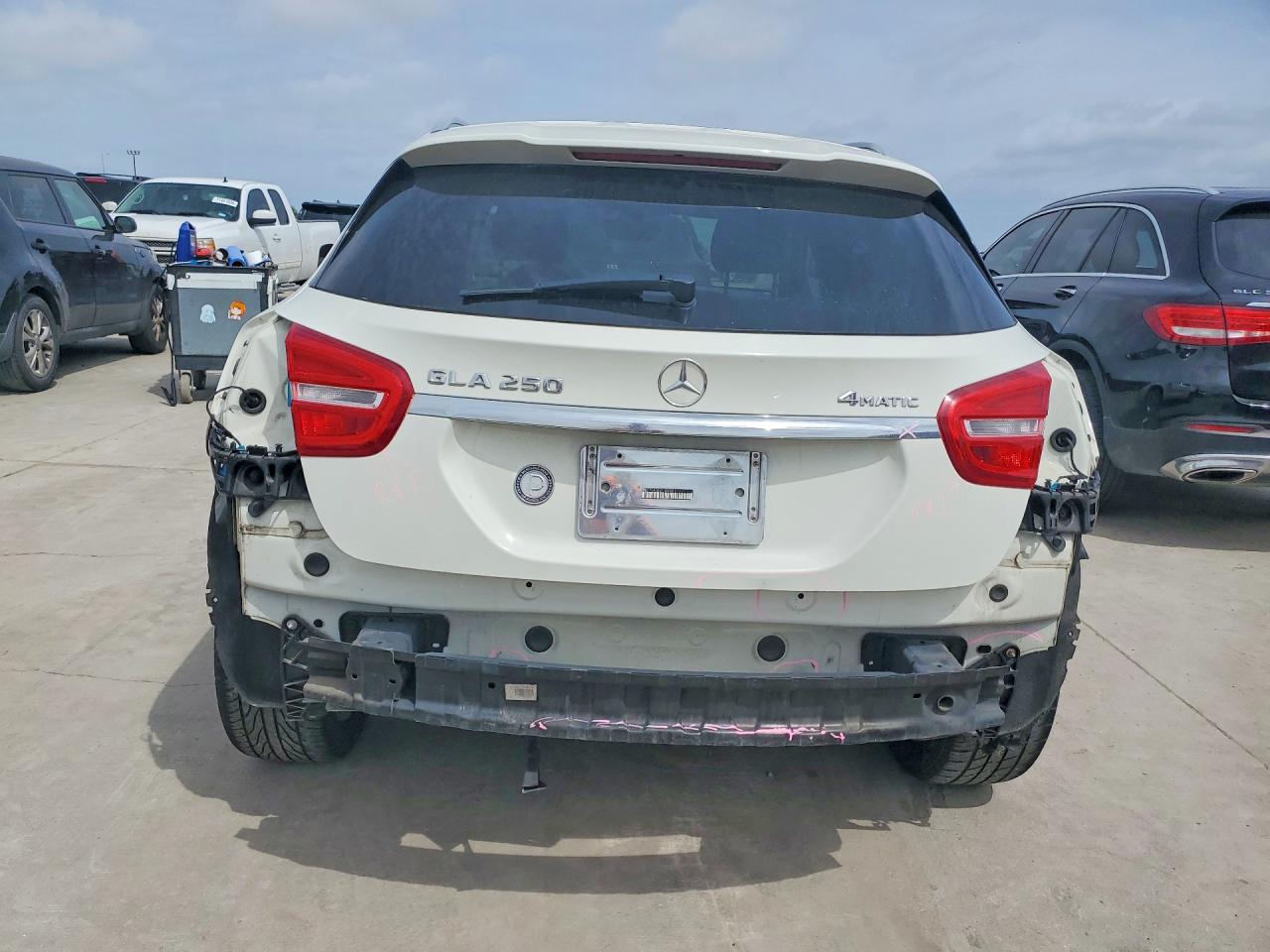 2015 Mercedes Benz Gla 250 4matic White vin: WDCTG4GB2FJ100881