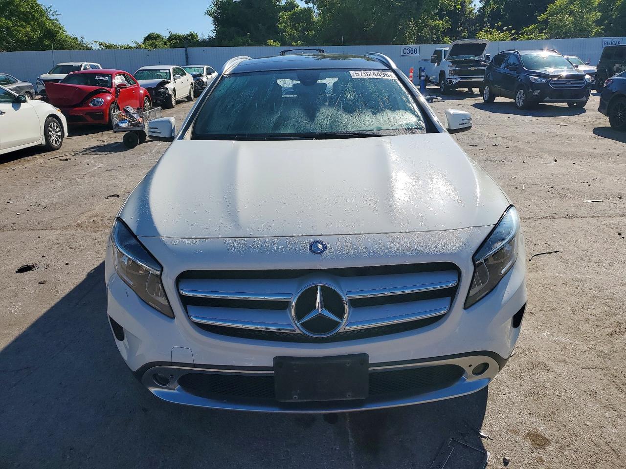 2016 Mercedes-benz Gla White vin: WDCTG4GB2GJ193208