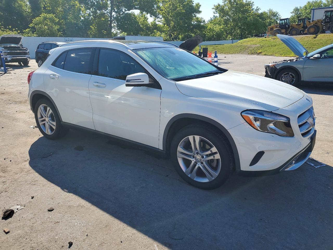 2016 Mercedes-benz Gla White vin: WDCTG4GB2GJ193208