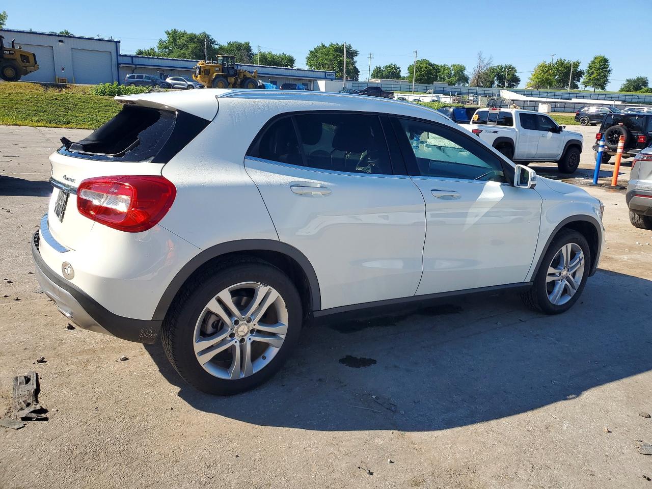 2016 Mercedes-benz Gla White vin: WDCTG4GB2GJ193208