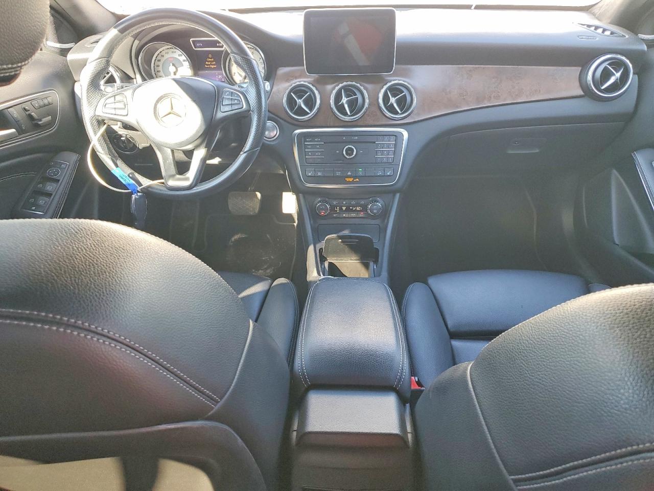 2016 Mercedes-benz Gla White vin: WDCTG4GB2GJ193208