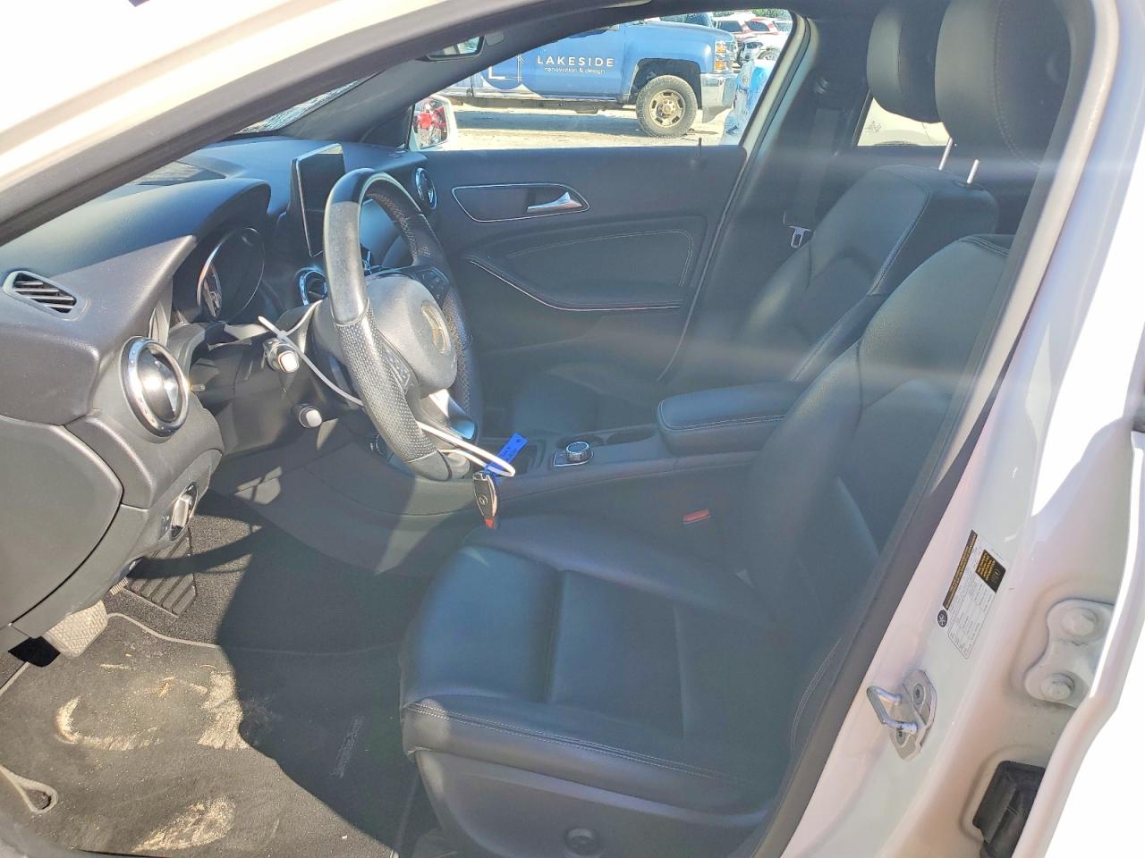 2016 Mercedes-benz Gla White vin: WDCTG4GB2GJ193208