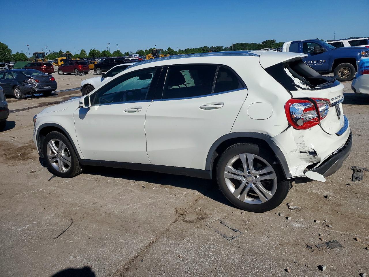 2016 Mercedes-benz Gla White vin: WDCTG4GB2GJ193208