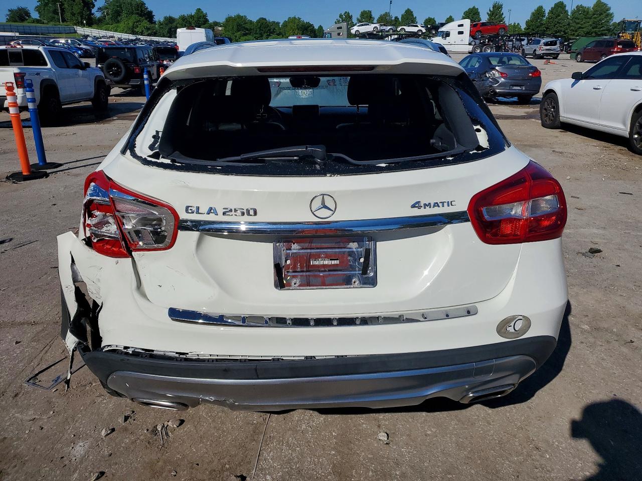 2016 Mercedes-benz Gla White vin: WDCTG4GB2GJ193208