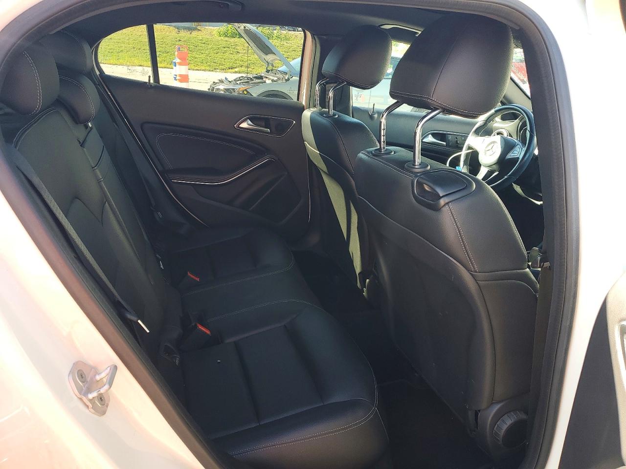 2016 Mercedes-benz Gla White vin: WDCTG4GB2GJ193208