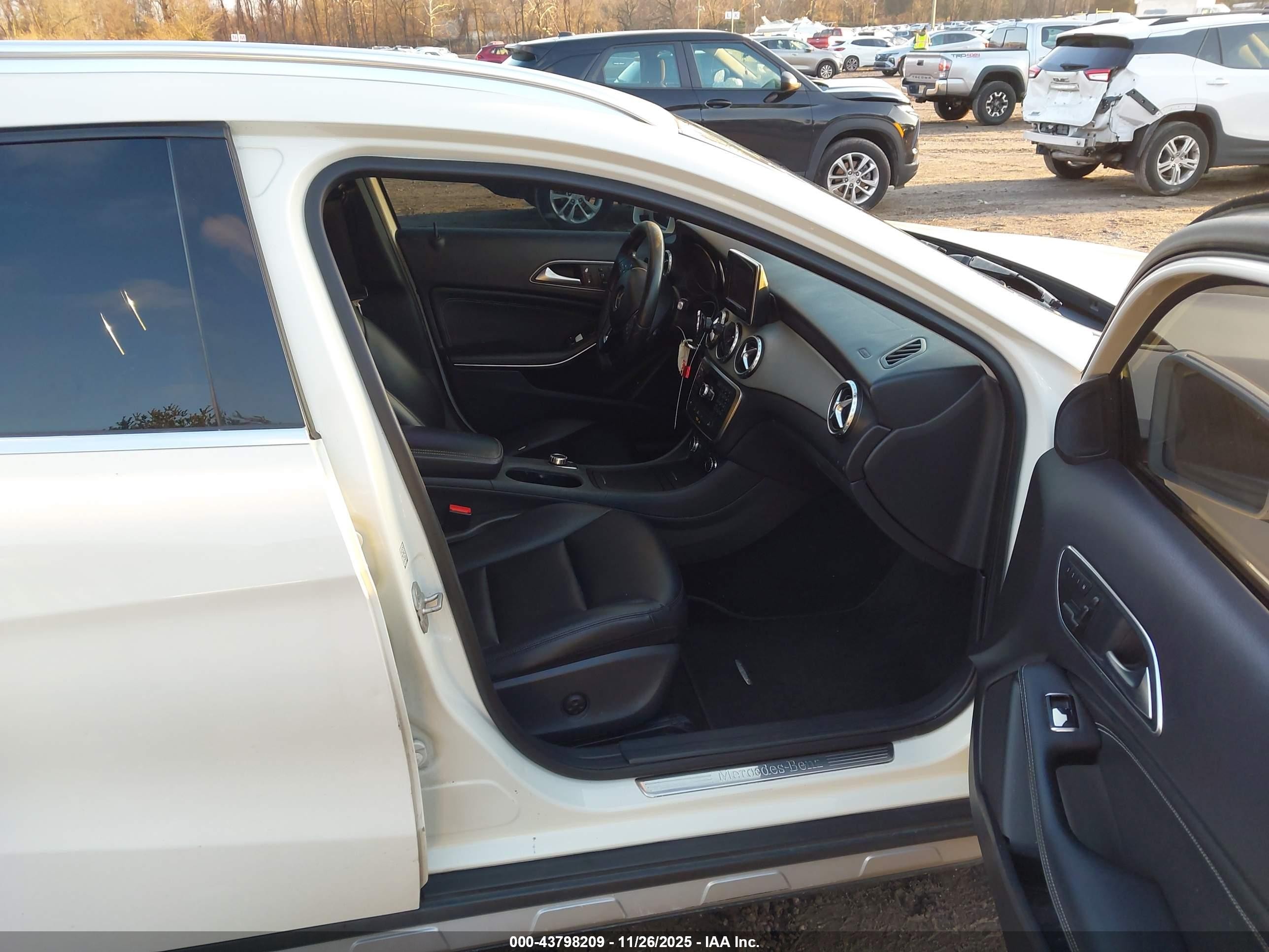 2015 Mercedes-benz Gla 250 4matic White vin: WDCTG4GB3FJ056020