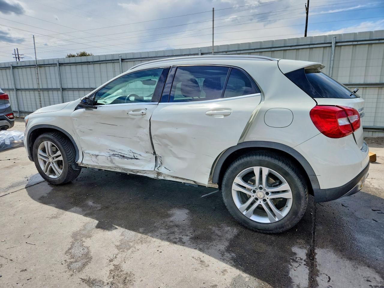 2015 Mercedes-benz Gla 250 4matic White vin: WDCTG4GB3FJ096503
