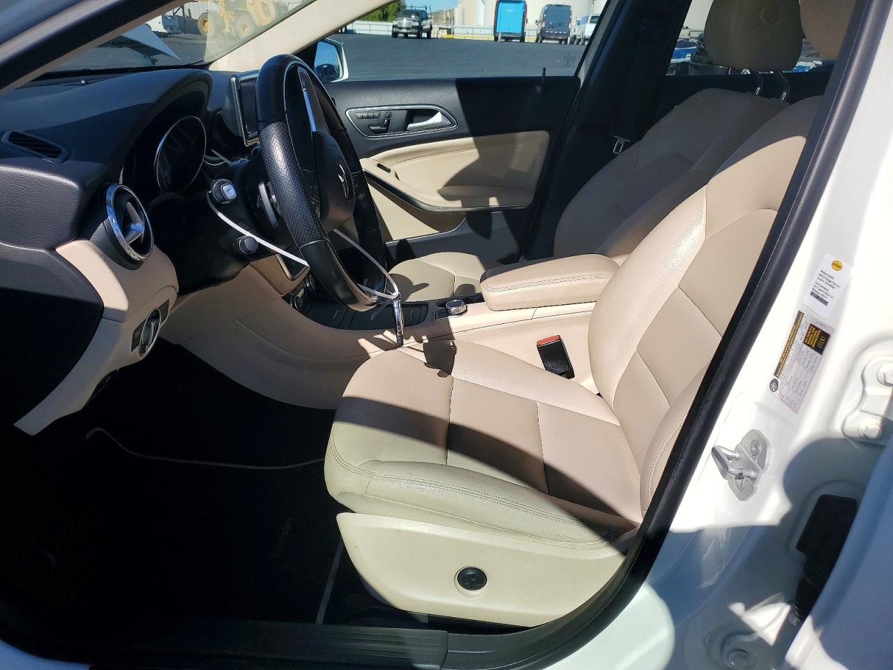 2015 Mercedes-benz Gla 250 4matic White vin: WDCTG4GB3FJ152083