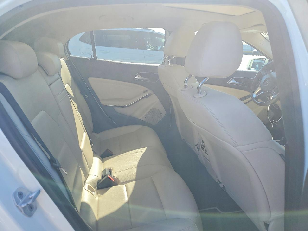 2015 Mercedes-benz Gla 250 4matic White vin: WDCTG4GB3FJ152083
