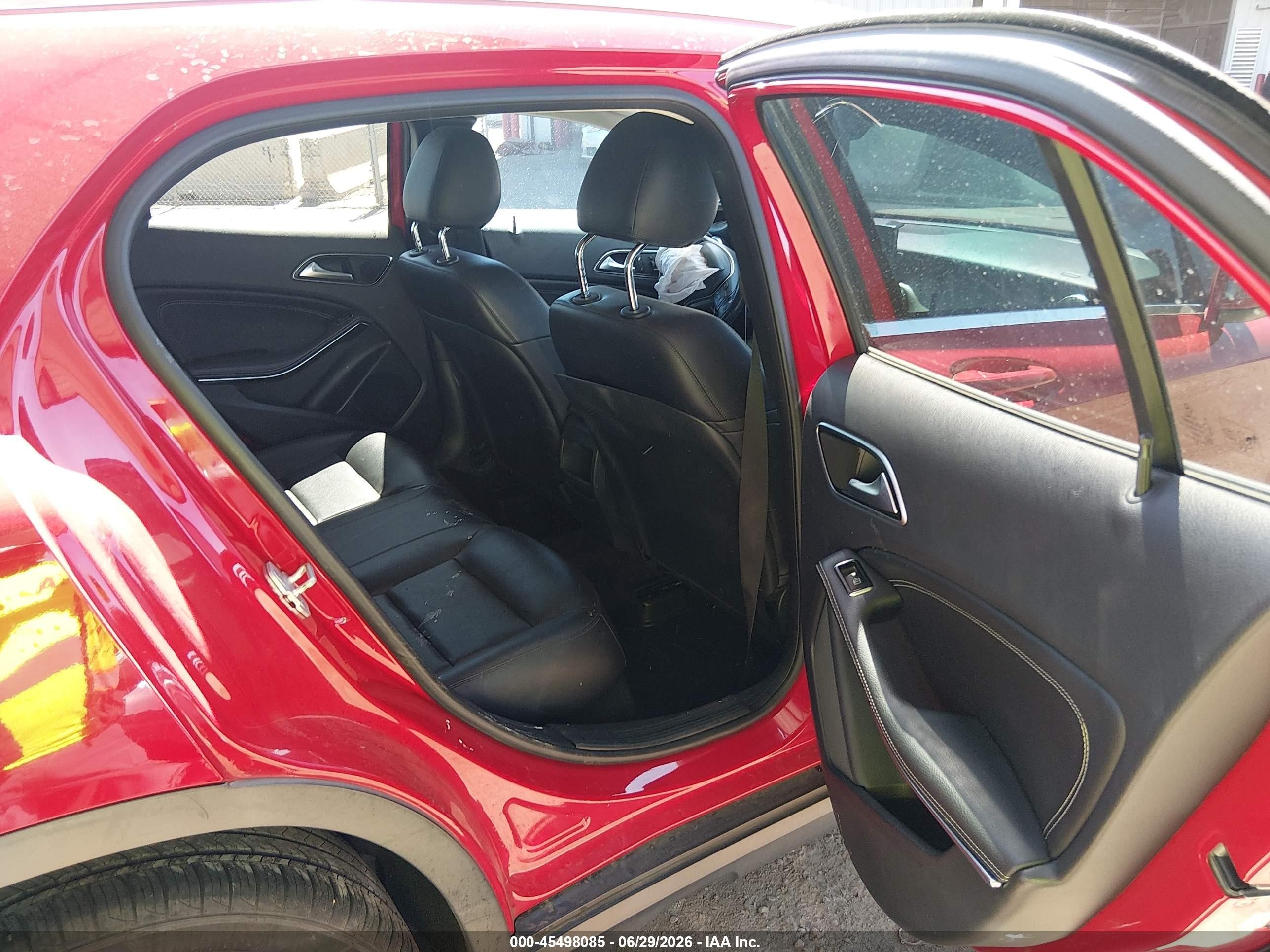2015 Mercedes-benz Gla 250 4matic Red vin: WDCTG4GB4FJ079953
