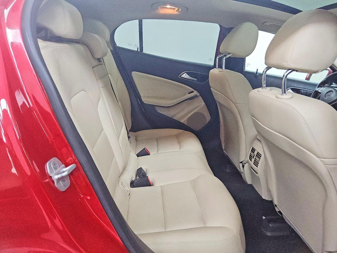 2015 Mercedes-benz Gla 250 4matic Red vin: WDCTG4GB5FJ095739